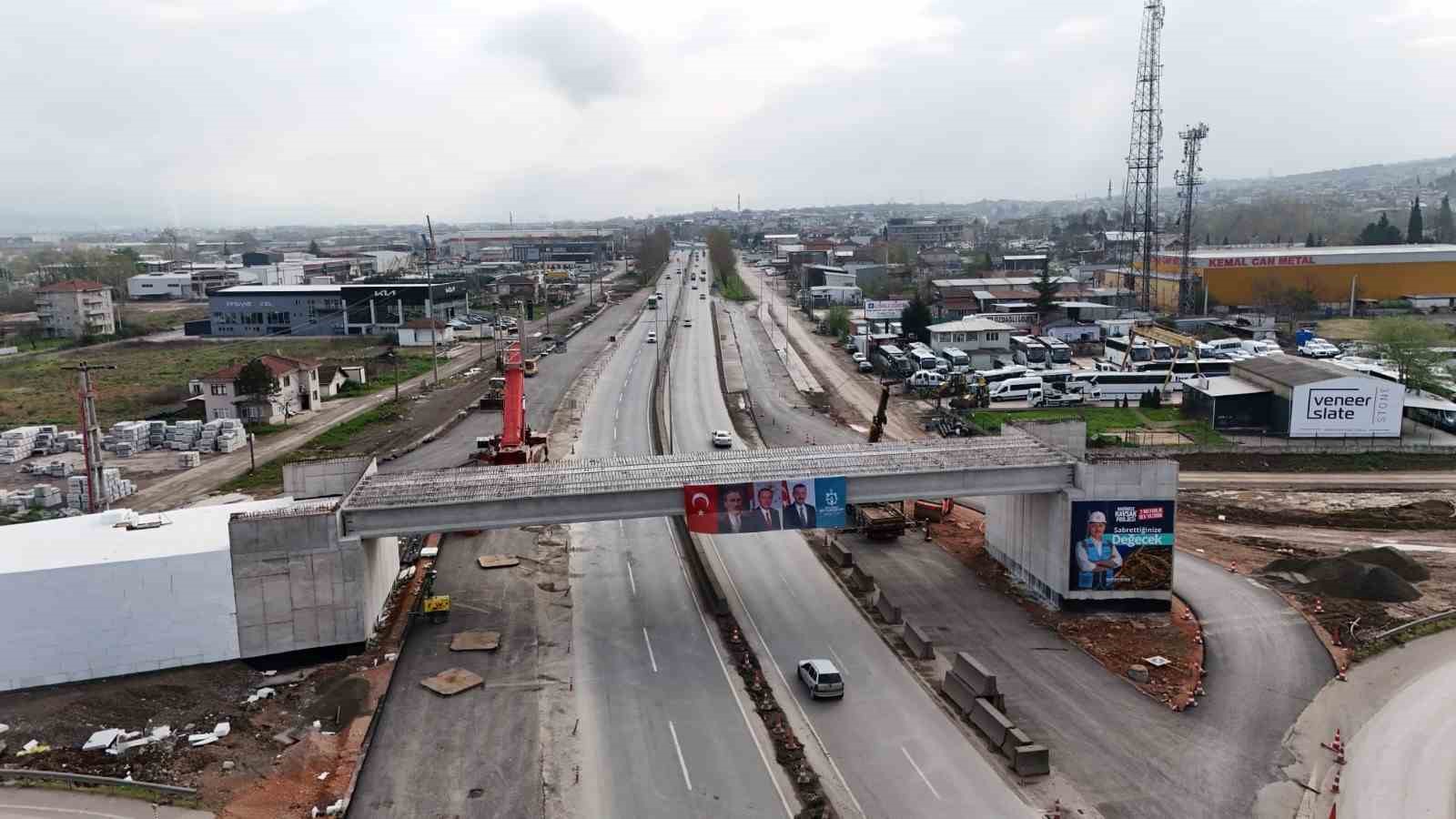 Kocaeli’de 700 tonluk vinçle 9 saatlik gece operasyonu
