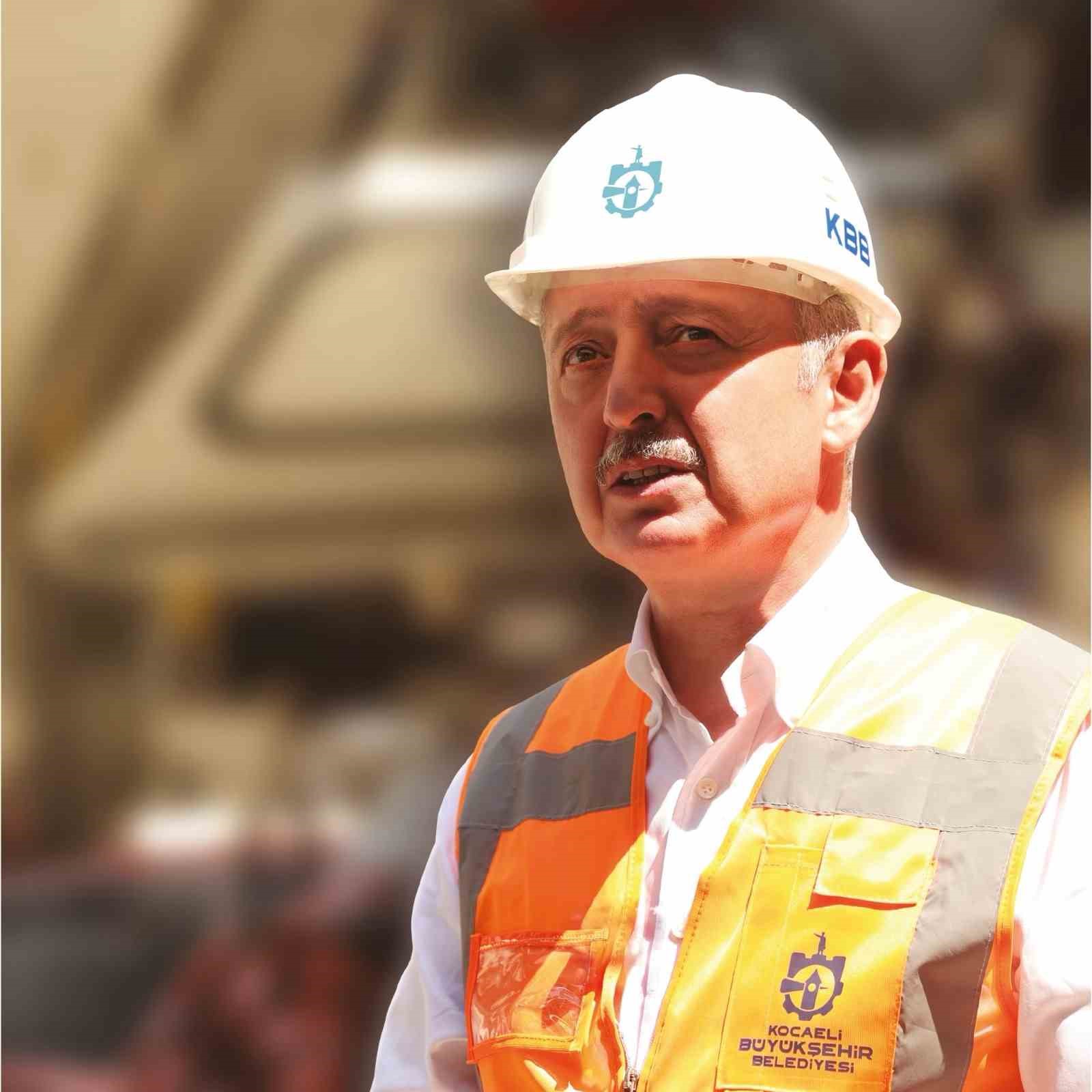 Kocaeli’de 700 tonluk vinçle 9 saatlik gece operasyonu
