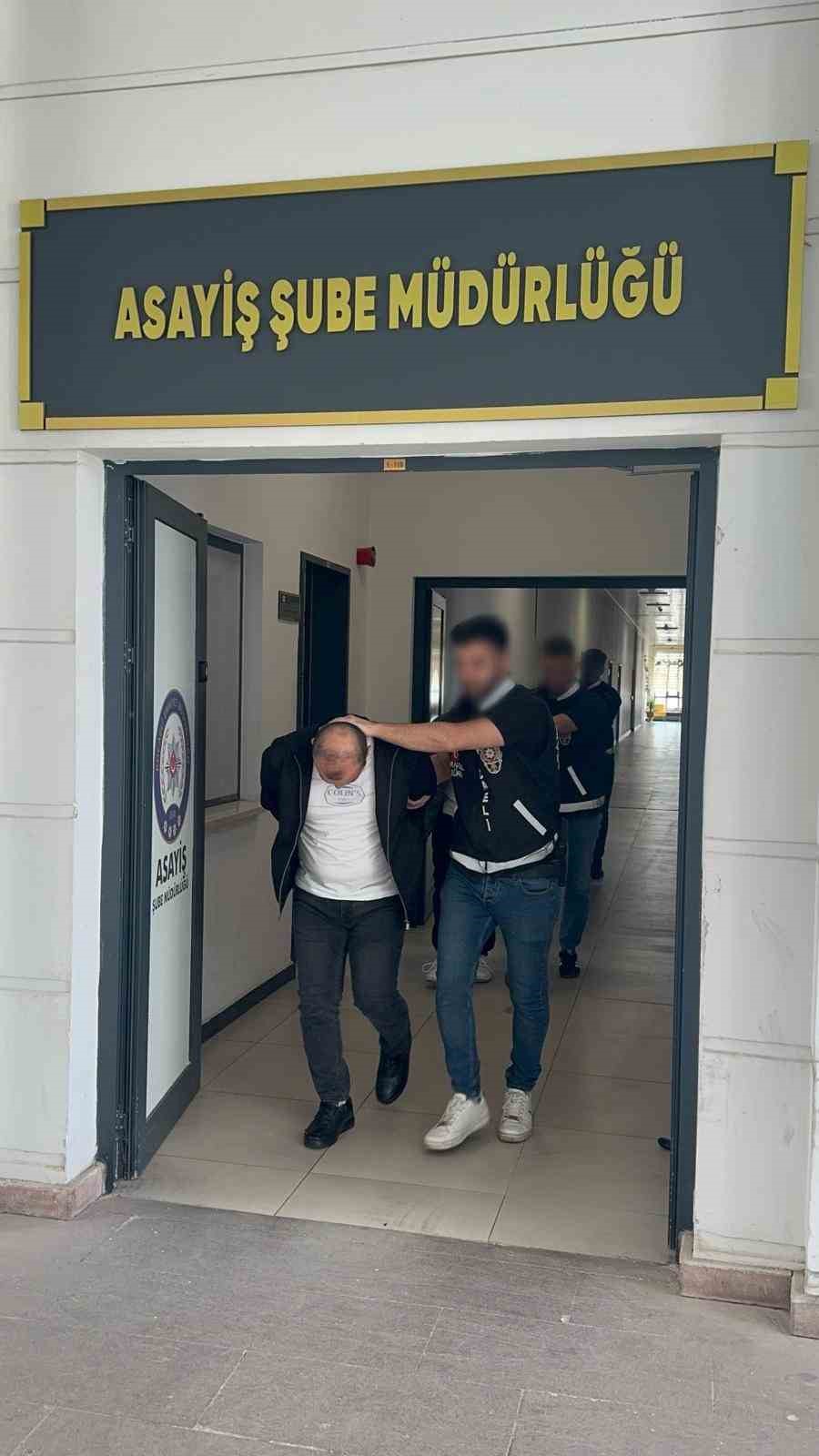 Kocaeli’de araç-alım satım krizi: 160 kişi bir gecede mağdur, 4 şüpheli yakalandı
