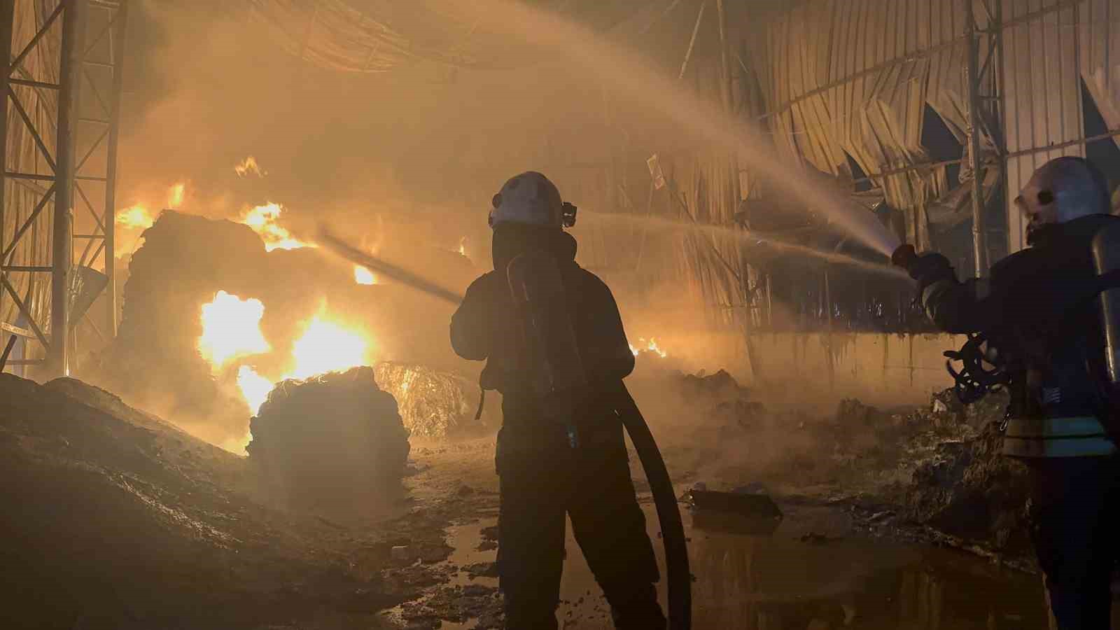 Kocaeli’de atık naylon deposunda yangın
