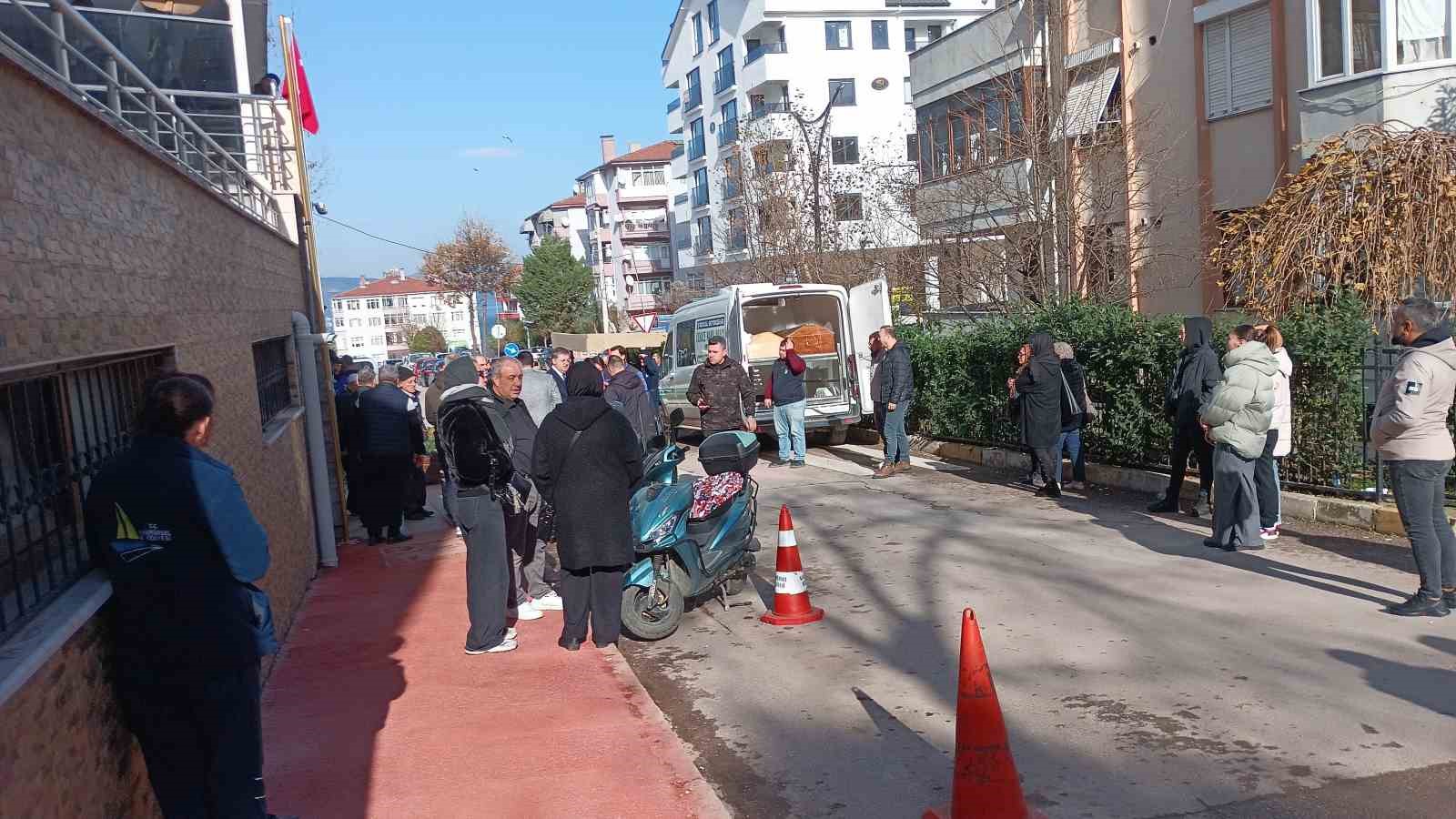 Kocaeli’de forkliftin altında kalan işçi son yolculuğuna uğurlandı
