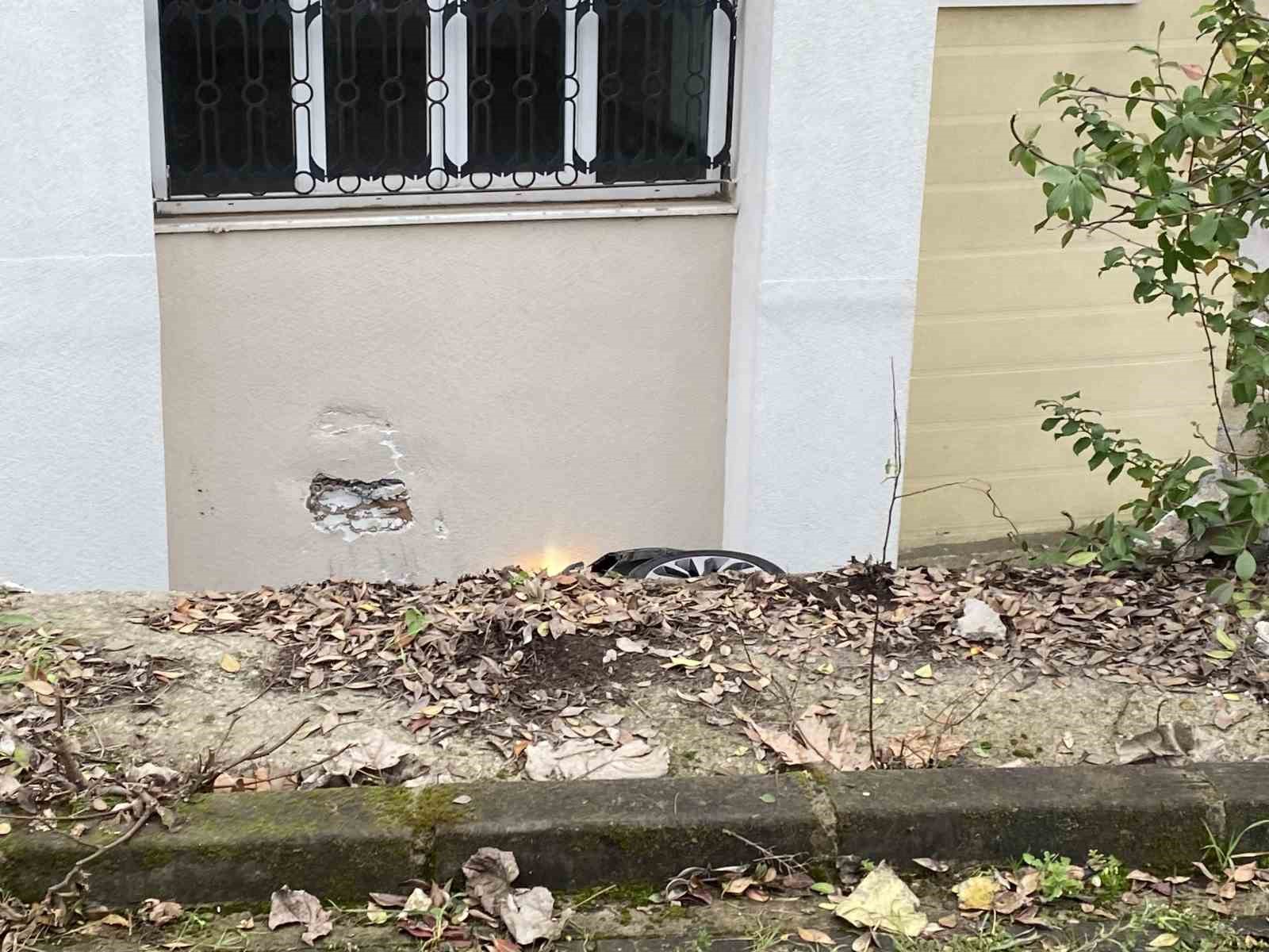 Kocaeli’de istinat duvarından düşen otomobildeki anne ve kızı yaralandı
