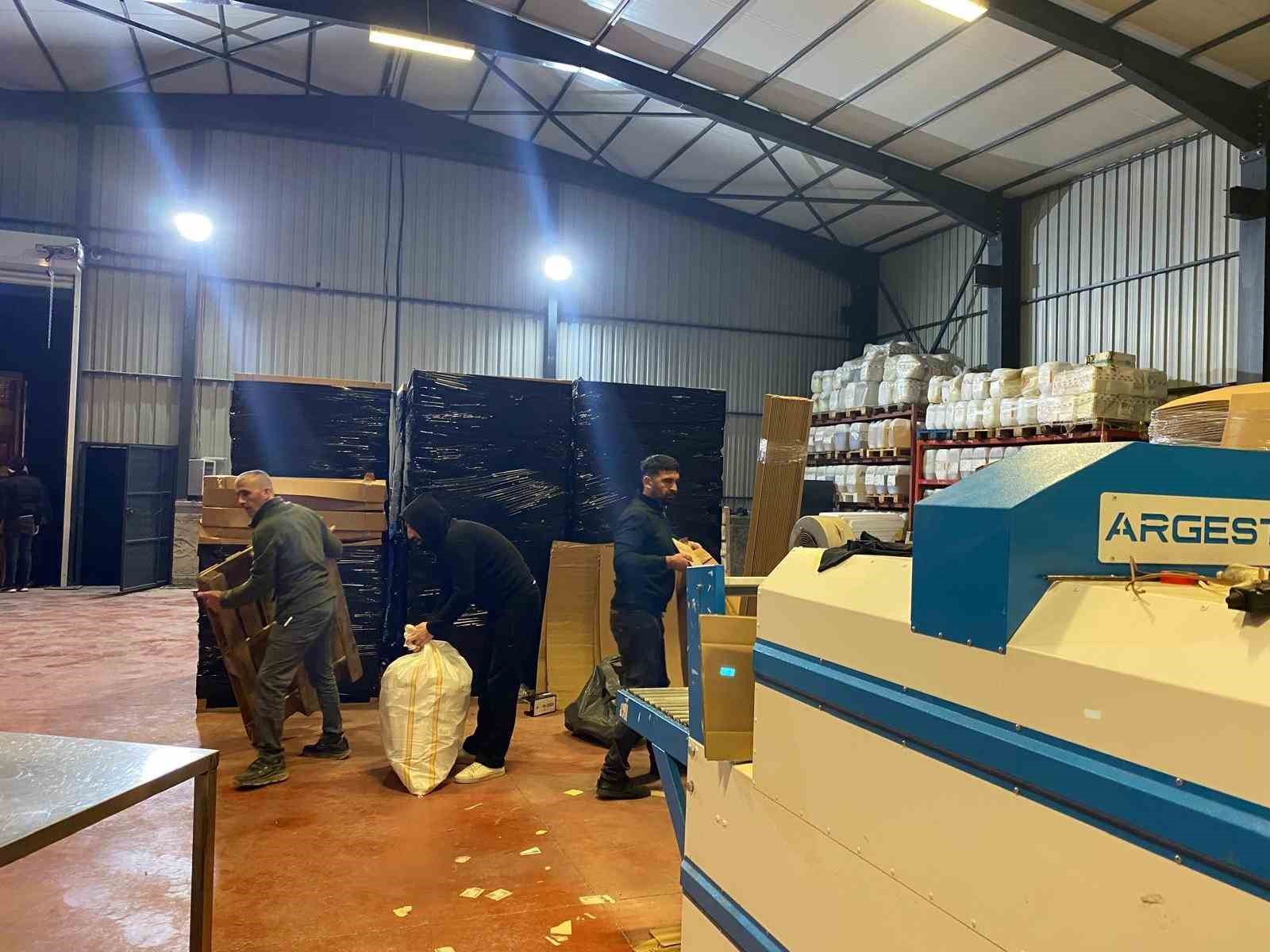 Kocaeli’de jandarma ve zabıtadan kaçak imalathaneye ortak operasyon
