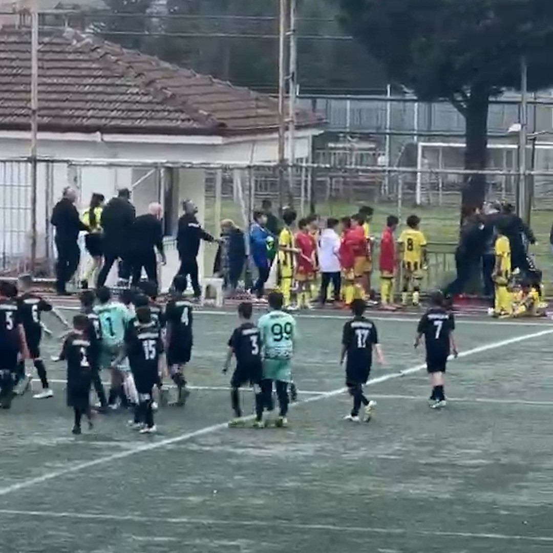 Kocaeli’de kadın hakeme saldırı girişimi kamerada
