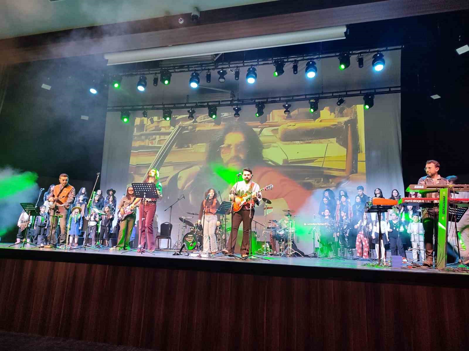 Kocaeli’de öğrenciler Barış Manço şarkılarıyla yarıştı
