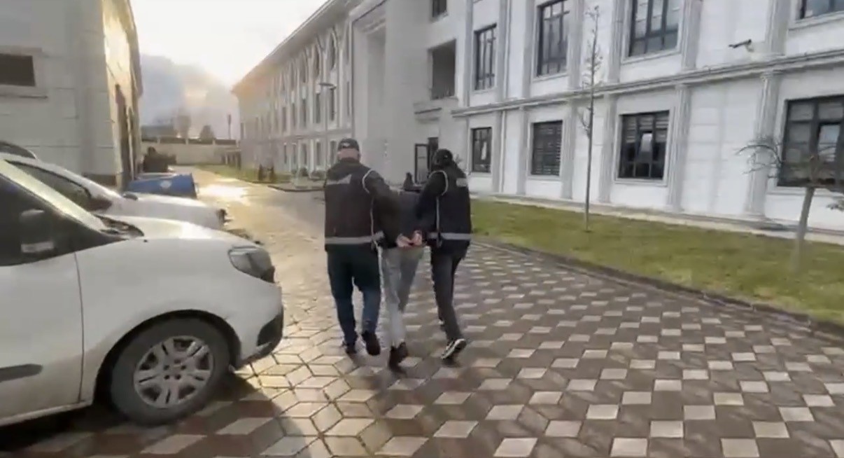 Kocaeli’de oto galeriye el bombalı saldırı: 5 kişi tutuklandı
