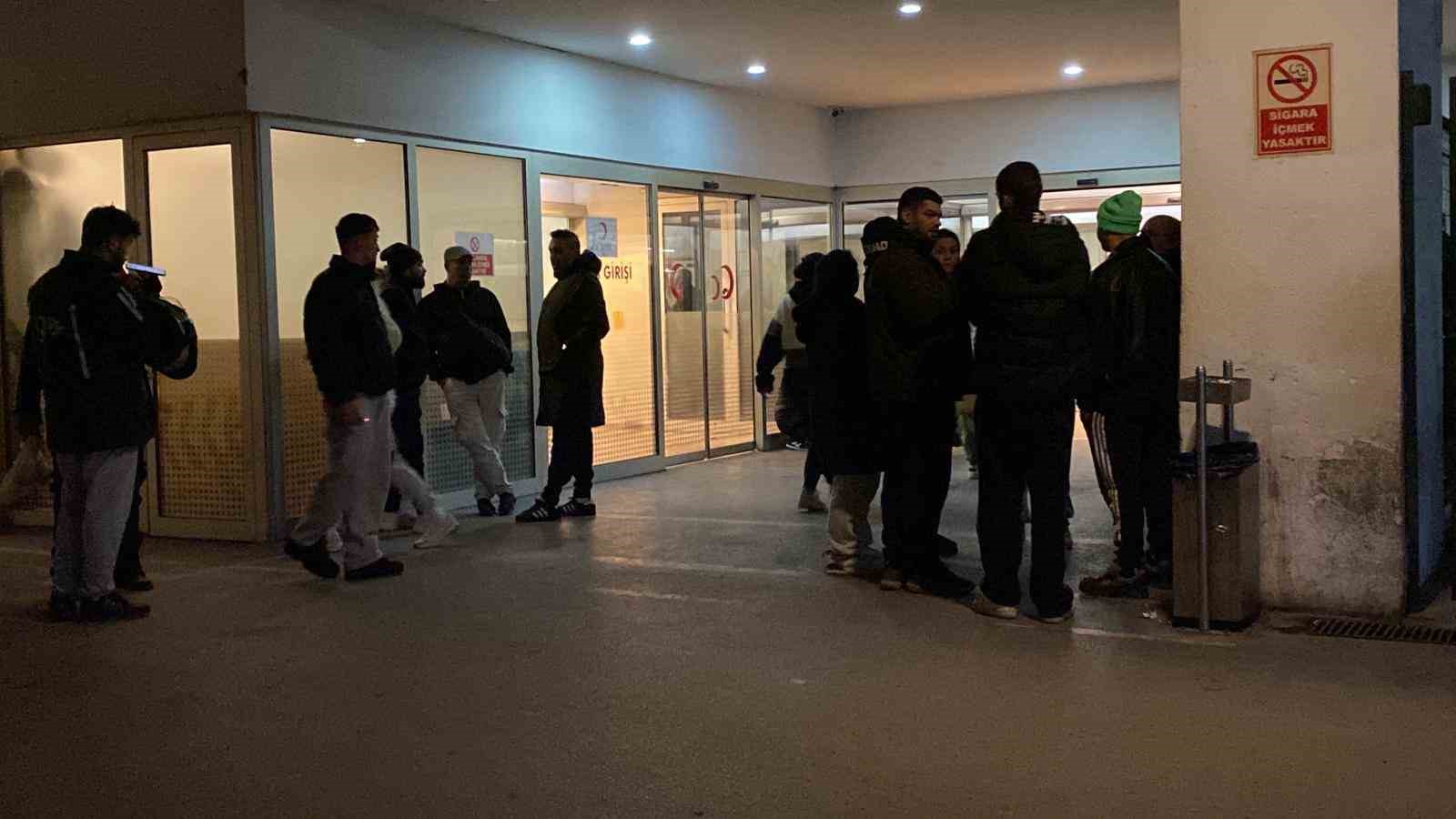 Kocaeli’de tribünden düşen genç taraftar hayatını kaybetti
