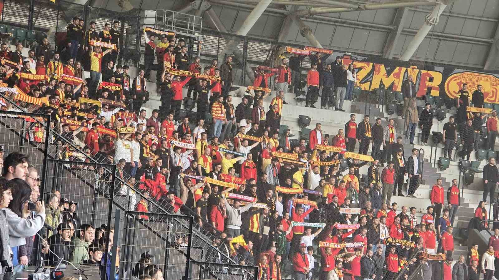 Kocaeli’de tribünler sustu, çocuklar için yas tutuldu

