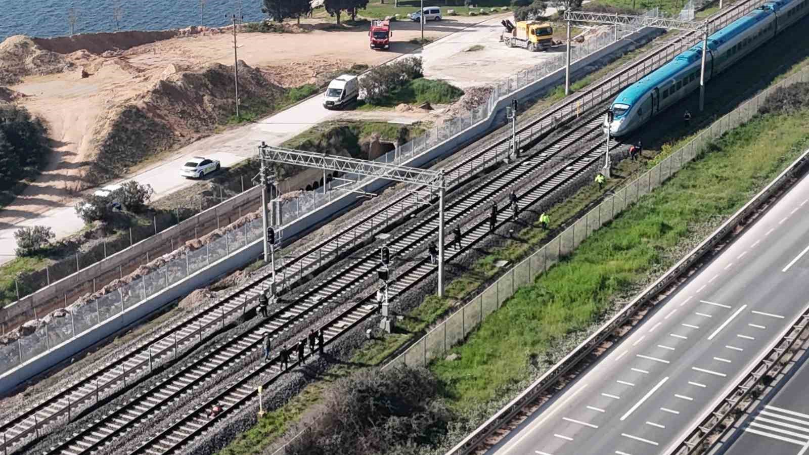 Kocaeli’de yüksek hızlı trenin çarptığı kişi hayatını yitirdi
