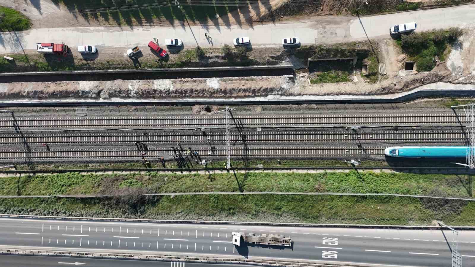 Kocaeli’de yüksek hızlı trenin çarptığı kişi hayatını yitirdi
