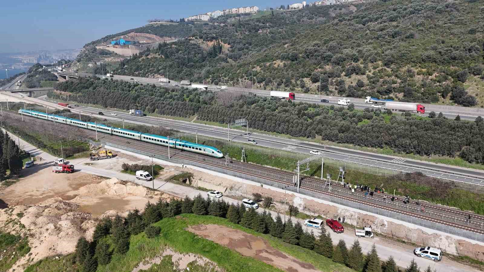 Kocaeli’de yüksek hızlı trenin çarptığı kişi hayatını yitirdi
