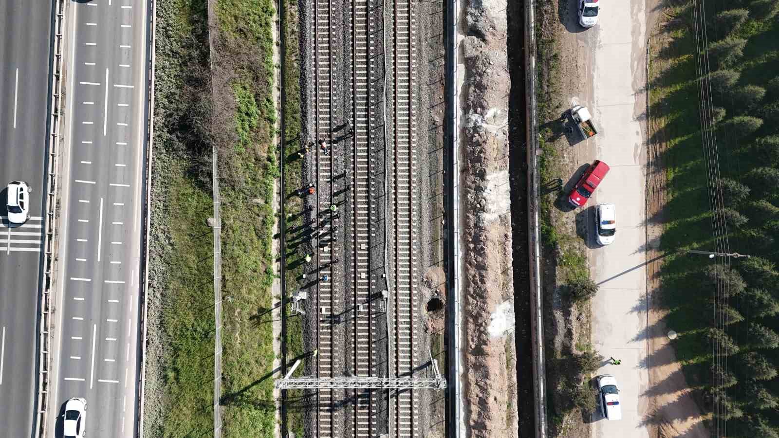 Kocaeli’de yüksek hızlı trenin çarptığı kişi hayatını yitirdi
