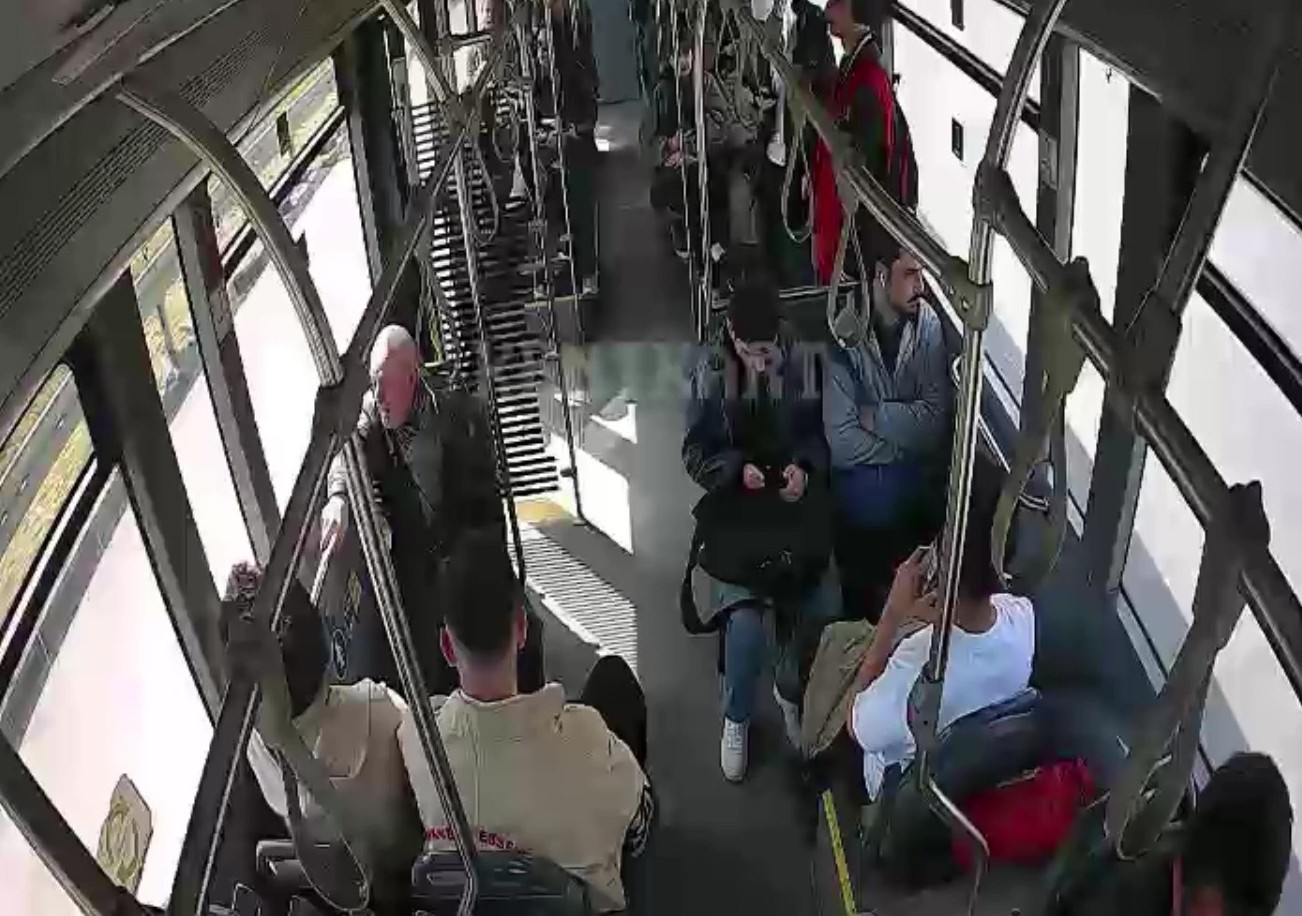 Kocaeli’nde otobüs şoförünün örnek davranışı kamerada
