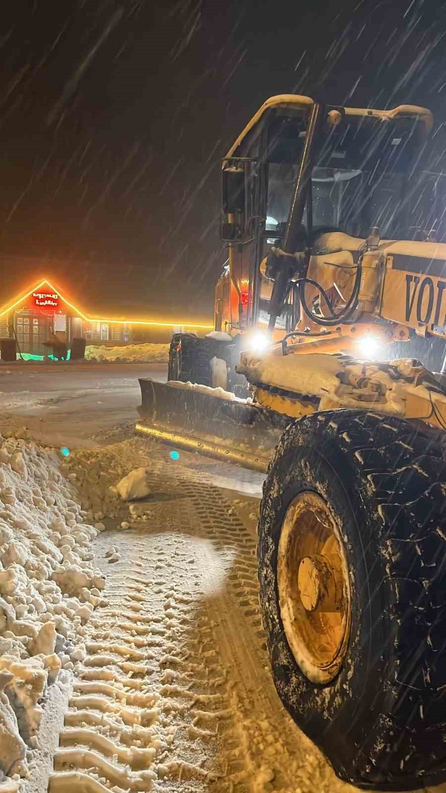Kocaeli’nin yüksek kesimleri bayram sabahı beyaza büründü
