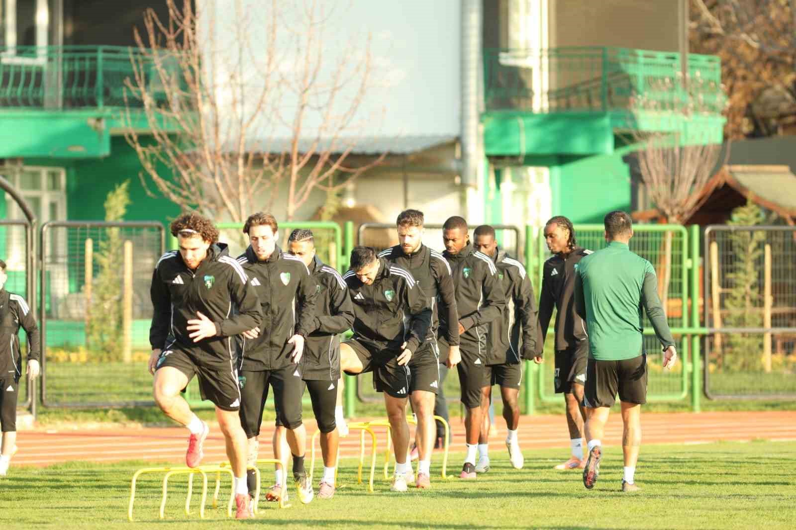 Kocaelispor, Beşiktaş maçının hazırlıklarına başladı
