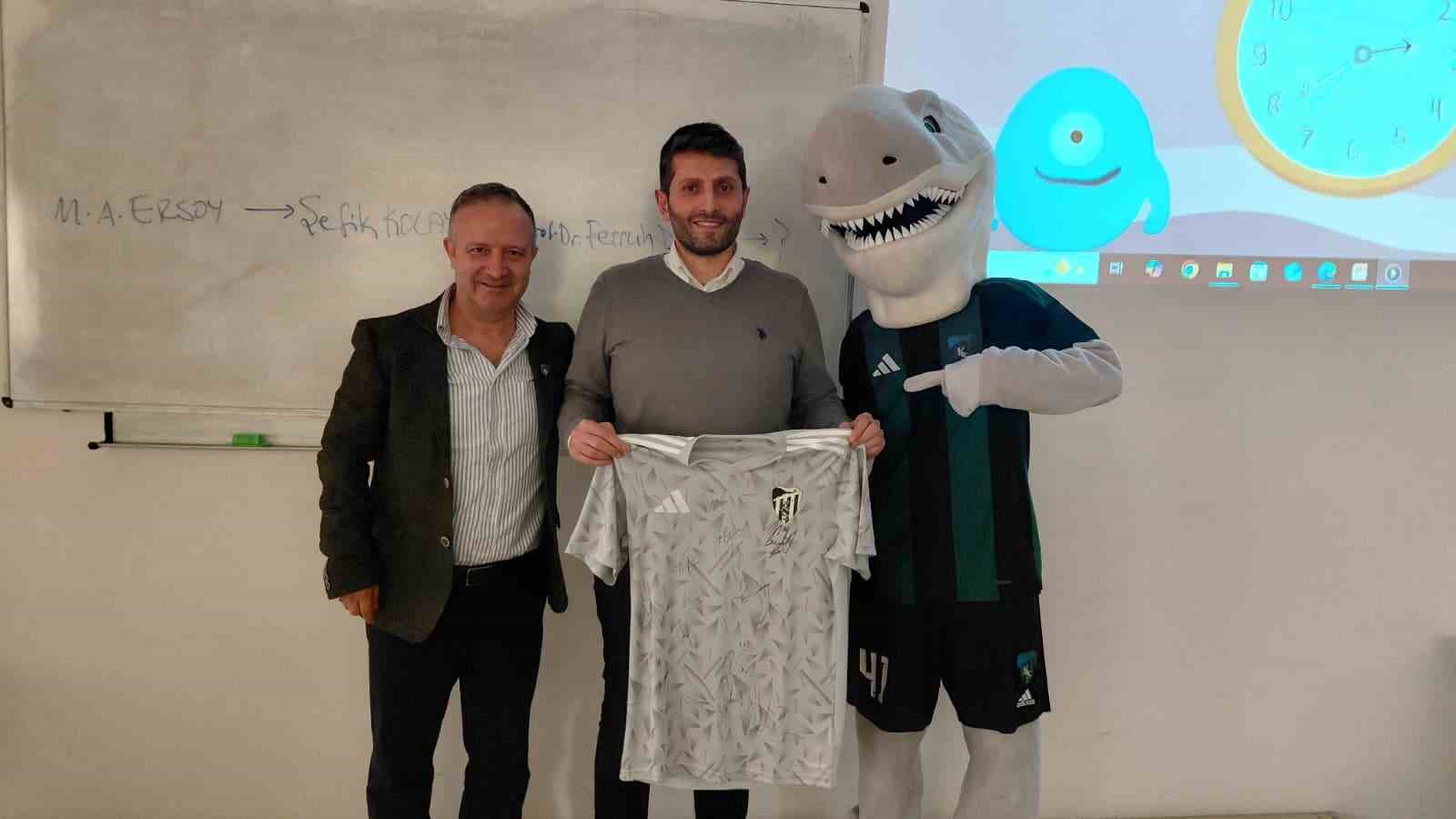 Kocaelispor’dan doktorlara Tıp Bayramı sürprizi
