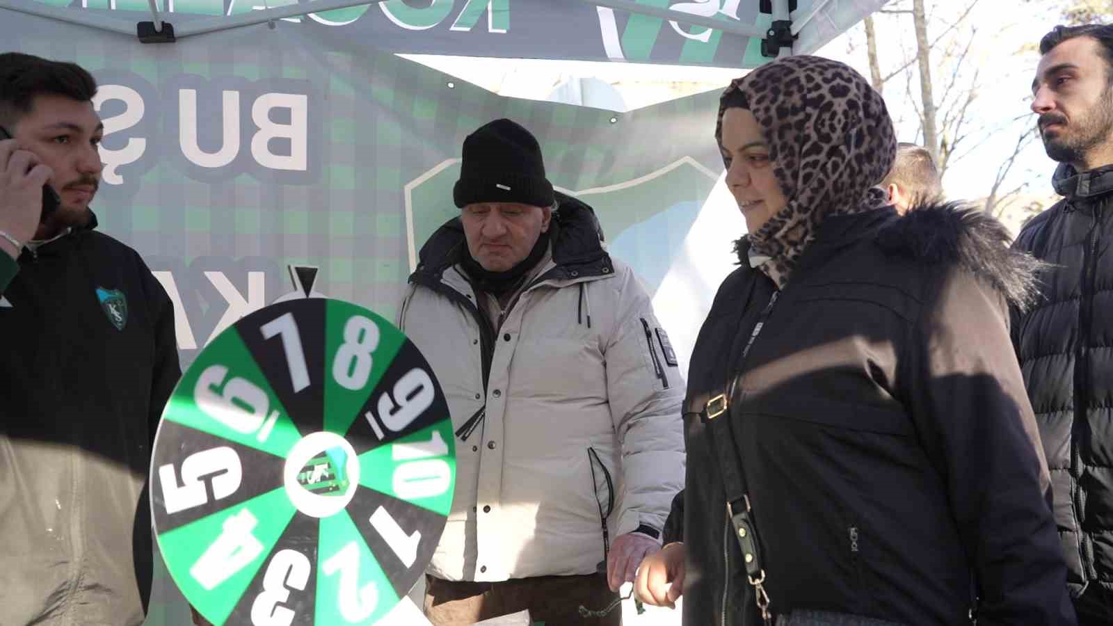 Kocaelispor’dan Kadınlar Günü’nde hediye çarkı etkinliği
