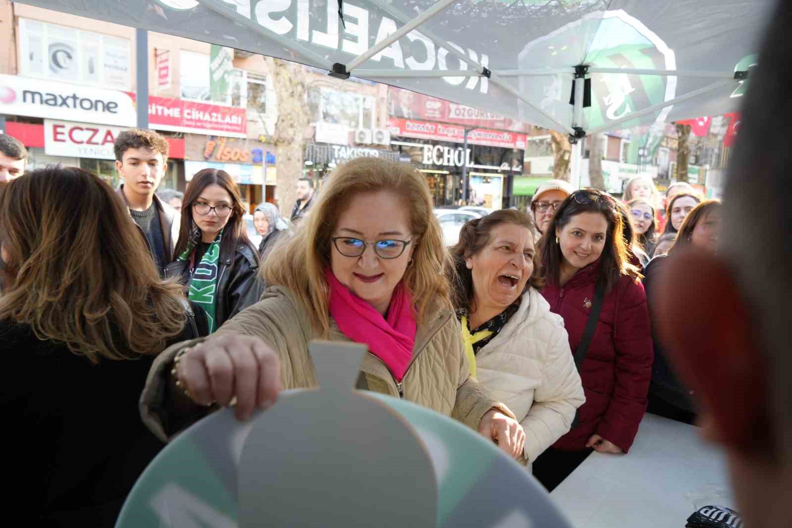 Kocaelispor’dan Kadınlar Günü’nde hediye çarkı etkinliği
