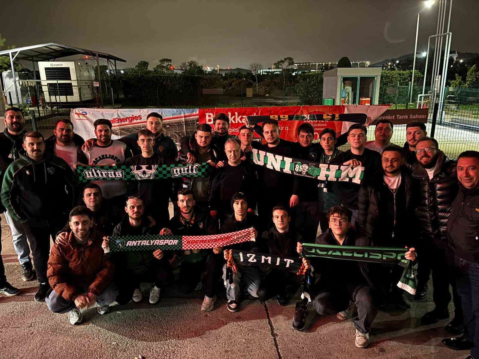 Kocaelisporlu taraftarlardan, Selçuk İnan’a 41. yaş sürprizi
