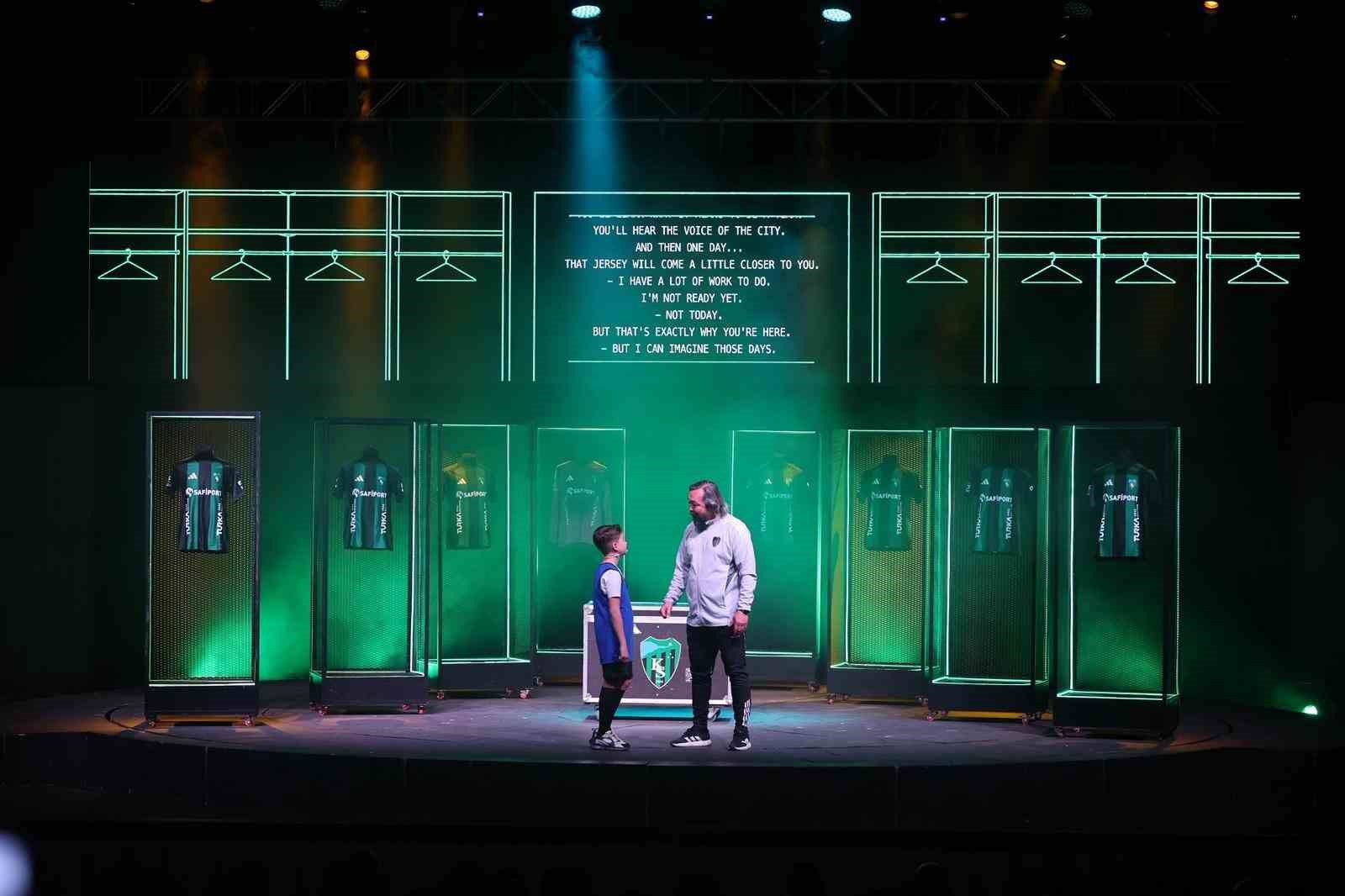 Kocaelispor’un 60. yılında "Efsane Forma" tiyatro oyunu sahnelendi
