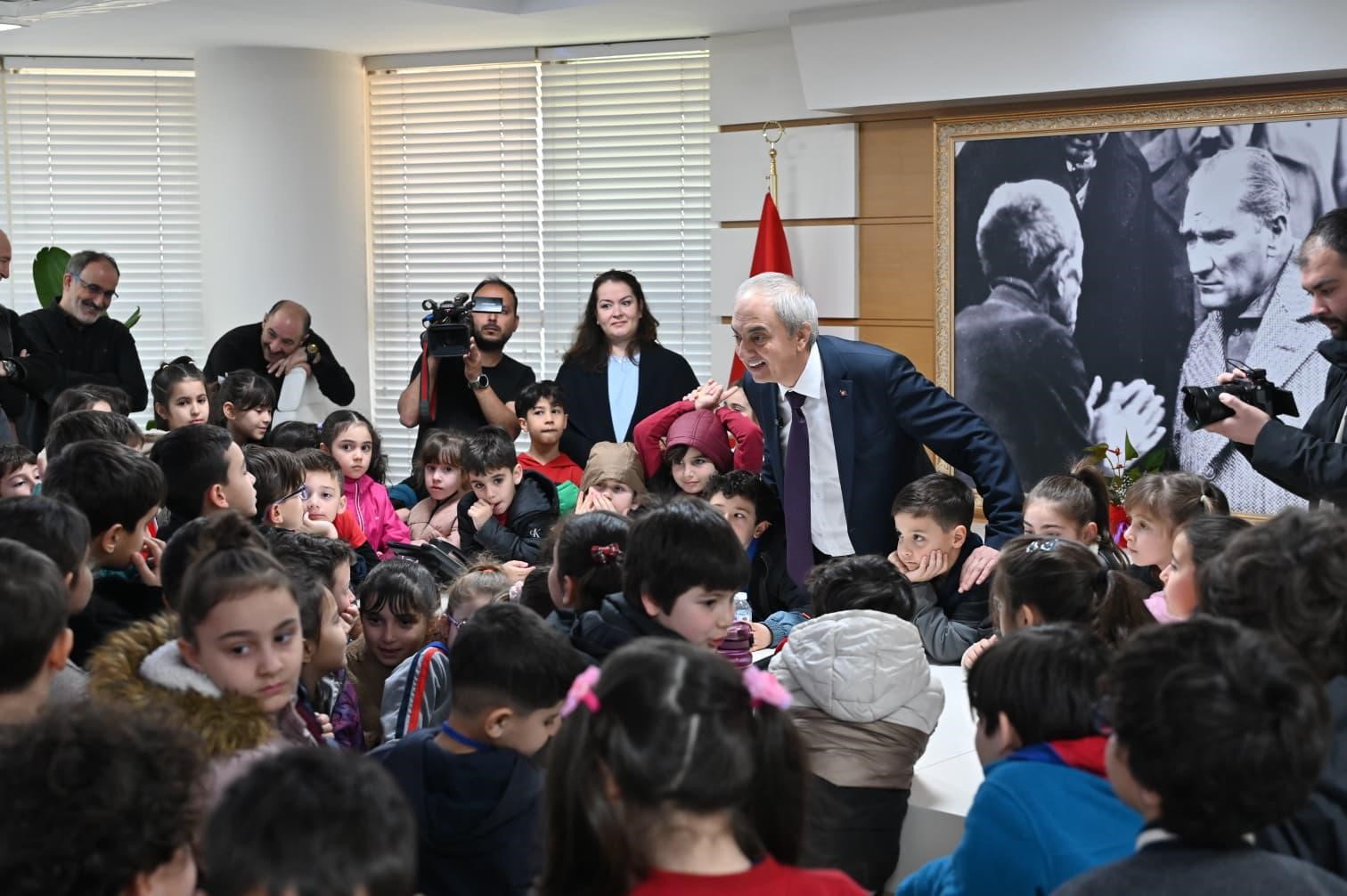 Kocagöz, 2. sınıf öğrencilerine yerel yönetimi anlattı
