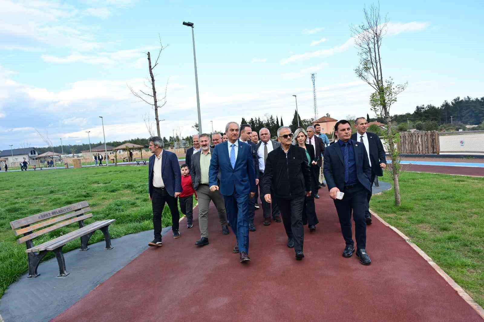 Kocagöz ile ortak akılla yönetilen Kepez’de hizmet turu
