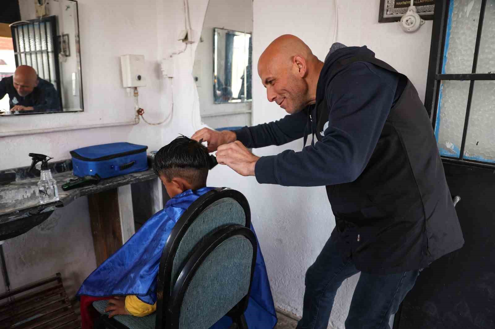 Kocagürlü çocuklara bayram tıraşları Efeler Belediyesi’nden
