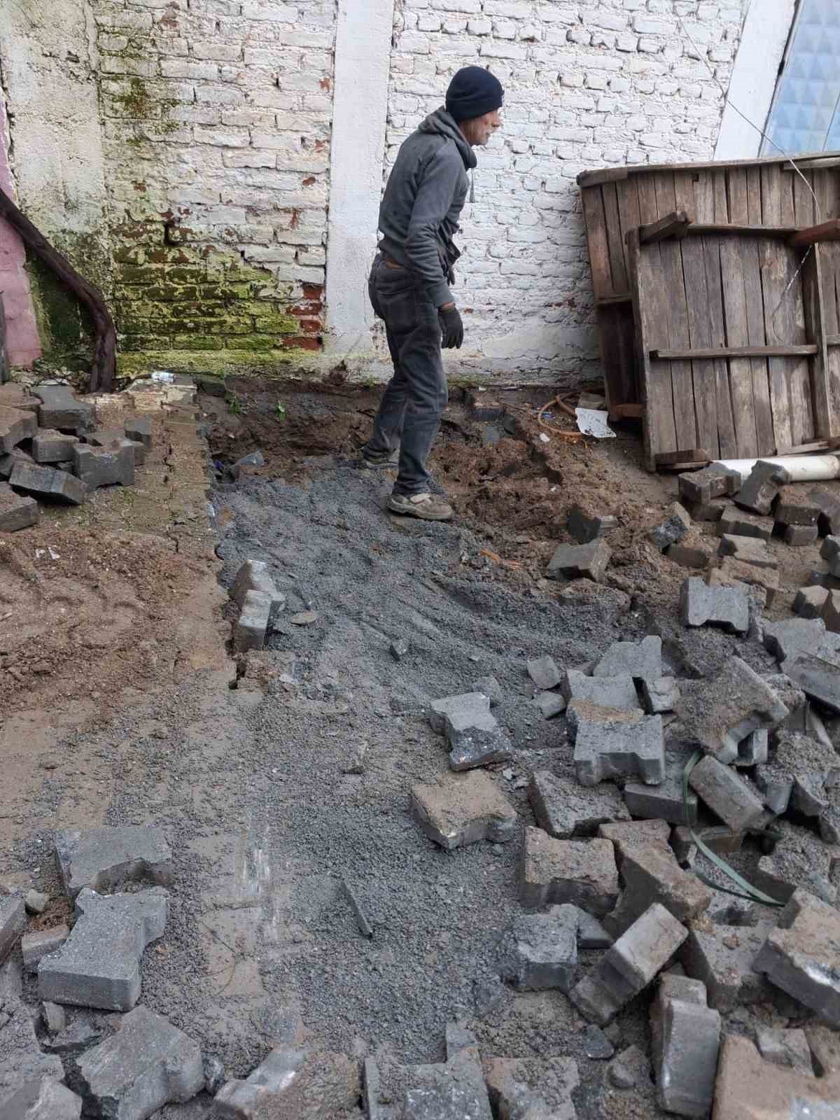 Koçarlı’da bozuk yollar onarıldı, Cihanoğlu Camii çevresi yeniden düzenlendi
