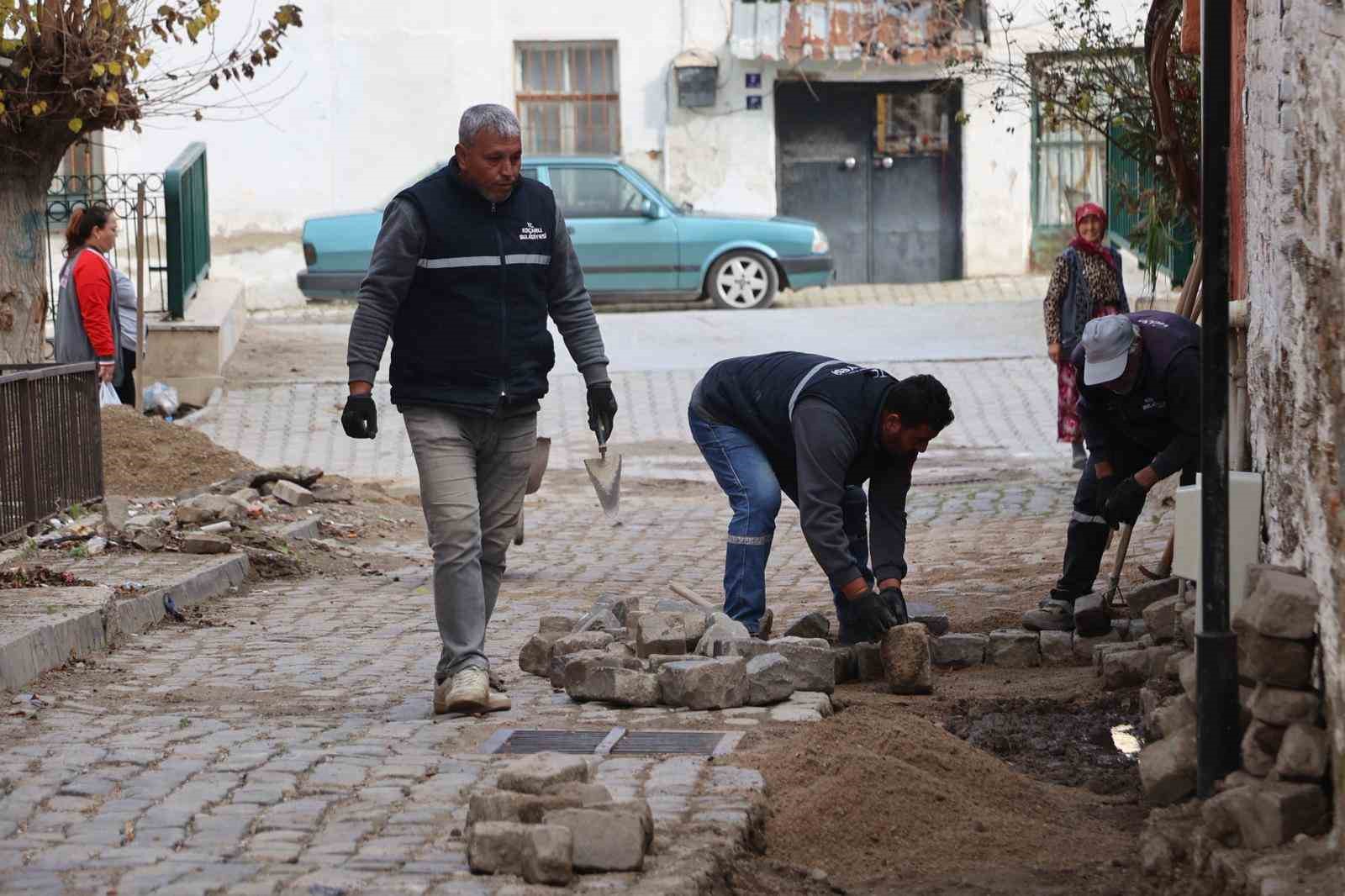 Koçarlı’da tarihi kule sokağında çalışmalar başladı
