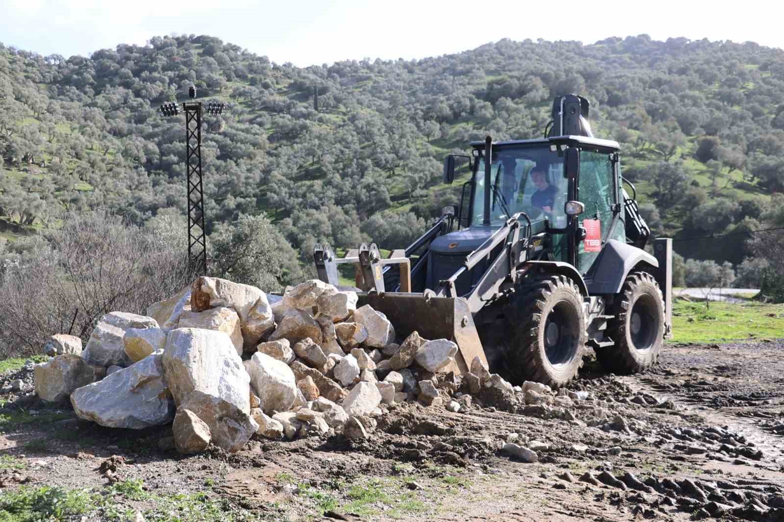 Koçarlı’da yağmur sonrası hasar tespiti için ekipler sahaya indi
