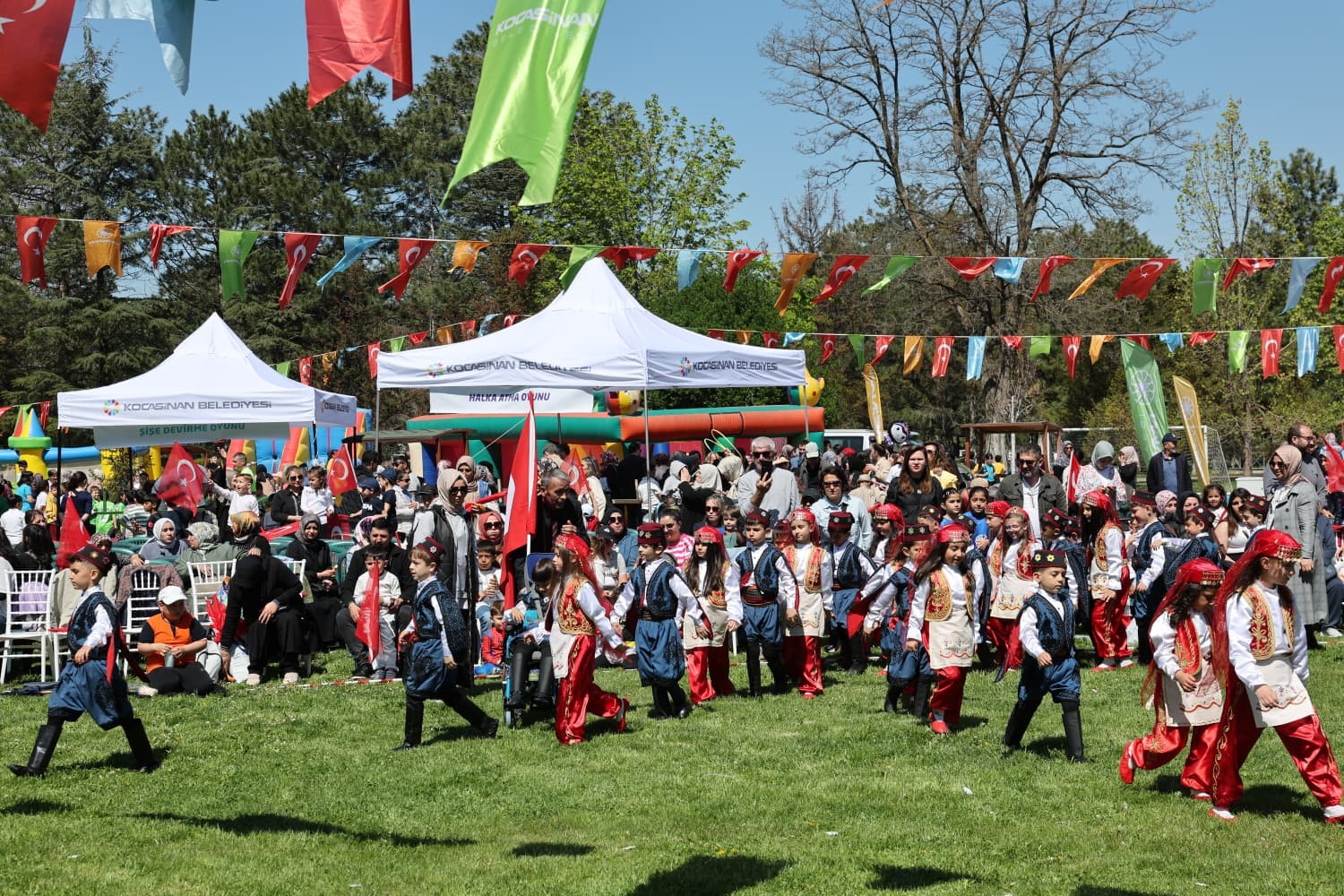 Kocasinan’da bayram havasında geleneksel değerlerle renklenen çocuk şenliği
