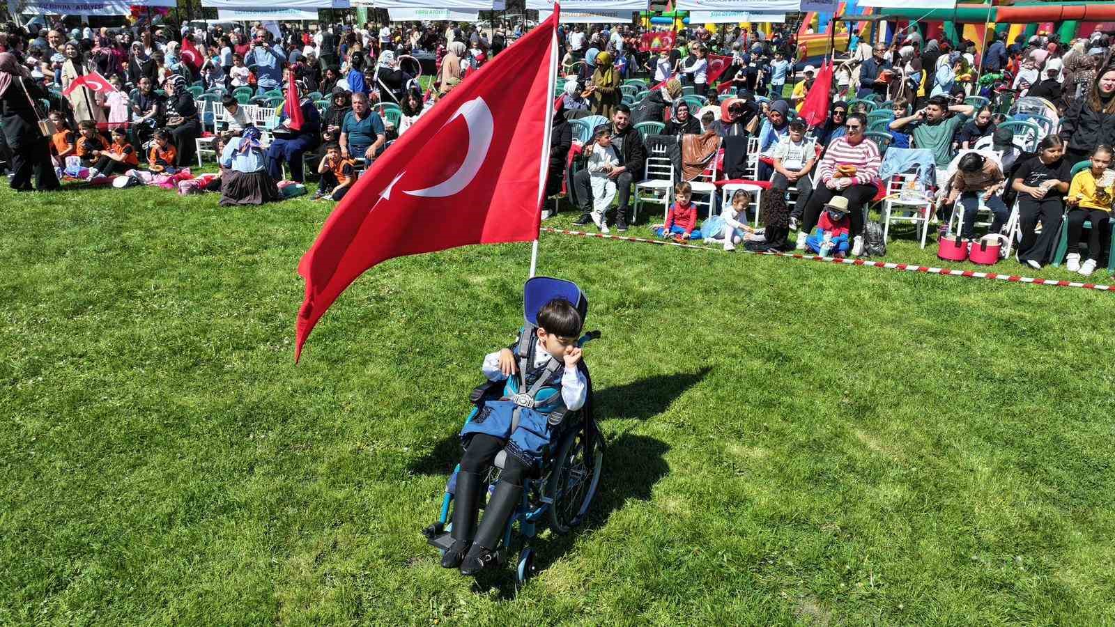 Kocasinan’da bayram havasında geleneksel değerlerle renklenen çocuk şenliği
