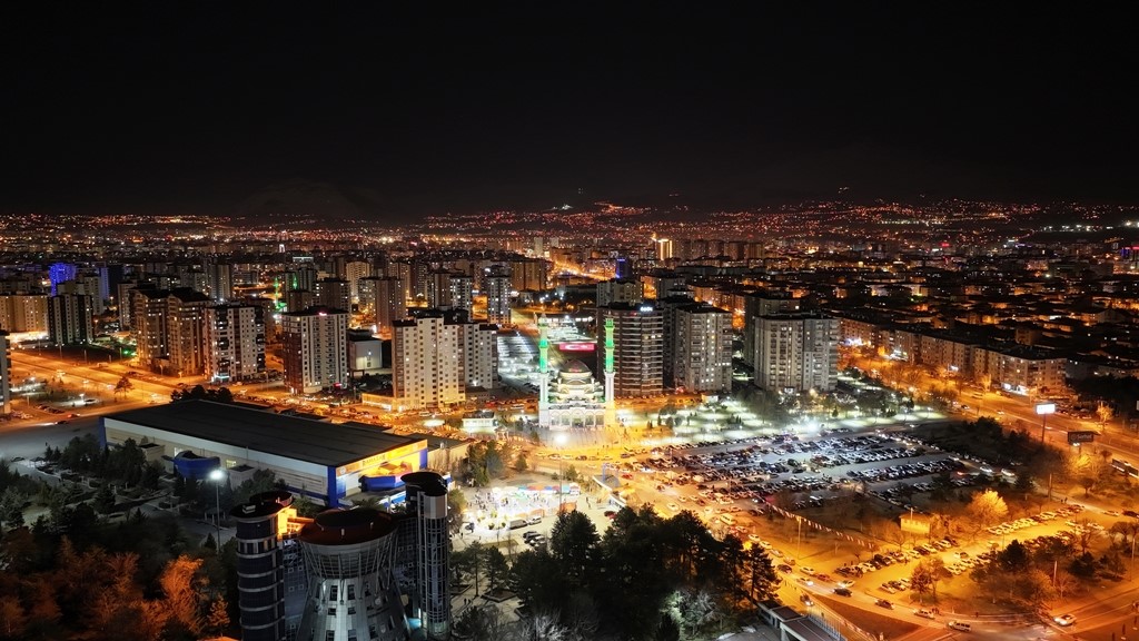 Kocasinan’da camiler Ramazan’da da gül kokuyor
