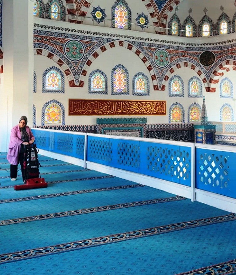 Kocasinan’da camiler Ramazan’da da gül kokuyor
