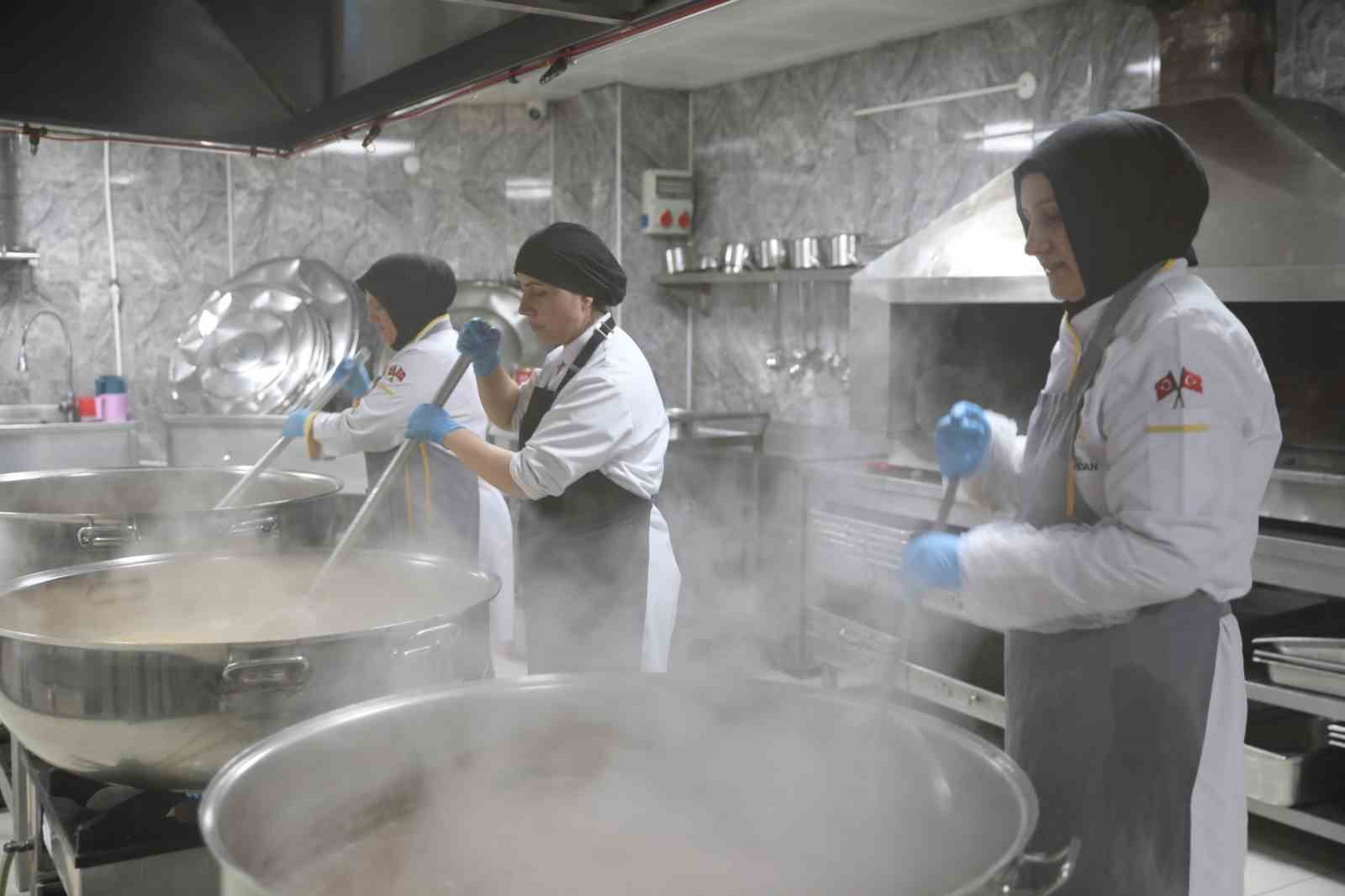 Kocasinan’da ’Gönül Kazanı’ Ramazan’da da kaynamaya devam ediyor
