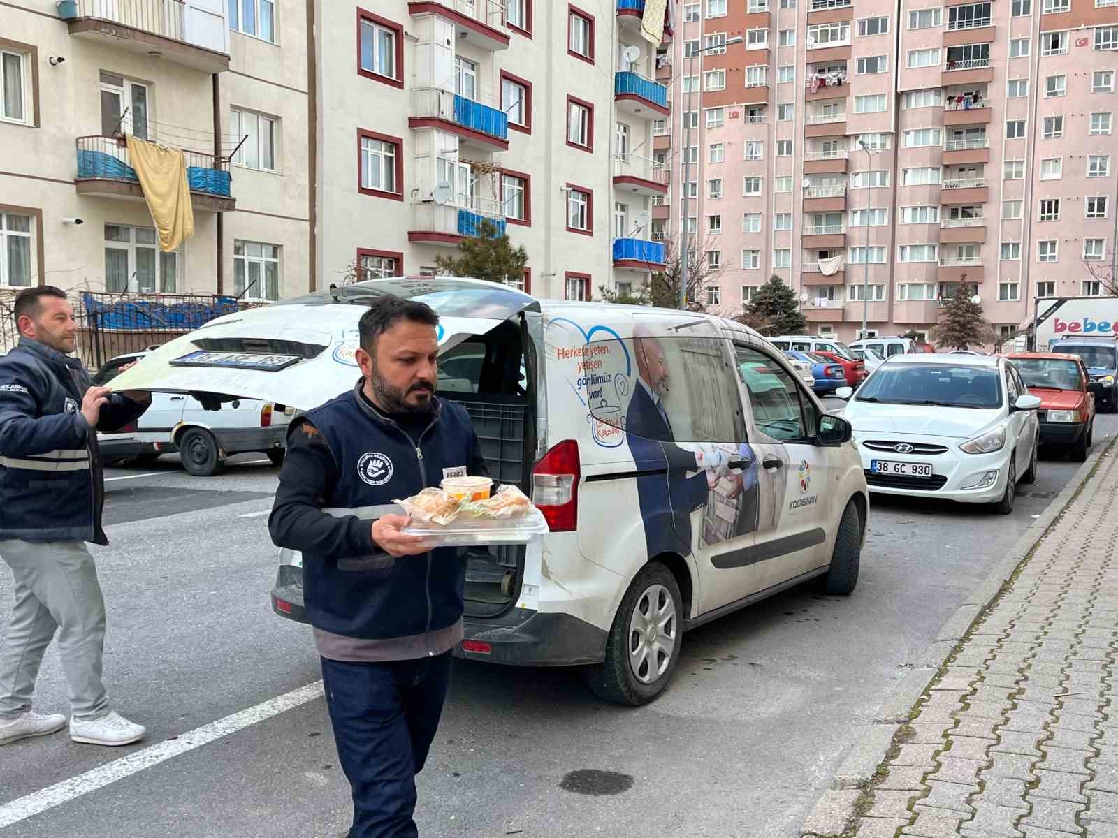 Kocasinan’da ’Gönül Kazanı’ Ramazan’da da kaynamaya devam ediyor
