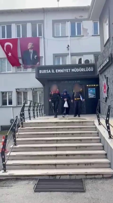 Kocasını öldürüp satırla 15 parçaya böldü, kayıp ihbarında bulundu
