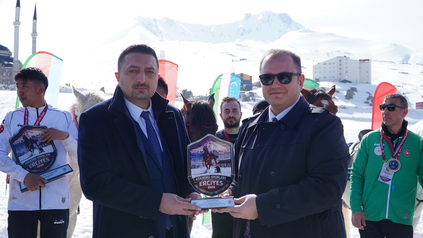 Kökbörü ve Kızak Şampiyonası 5 bin kişiyi Erciyes’te buluşturdu
