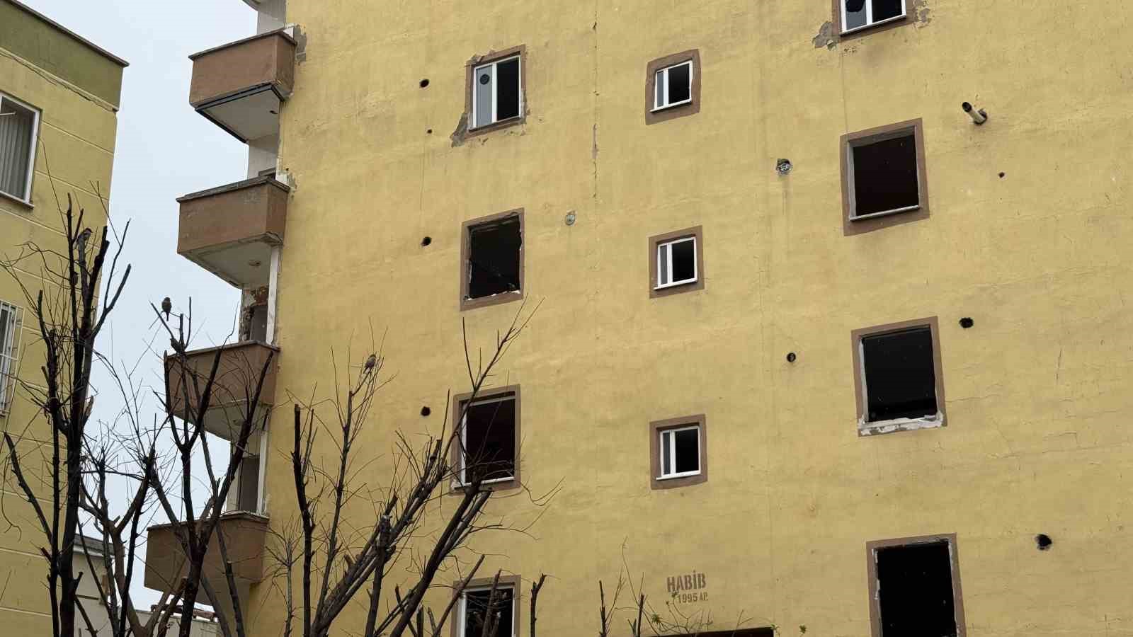 Kolonlarından çatlama sesi geldiği için tahliye edilmişti: O bina için yıkım kararı çıktı
