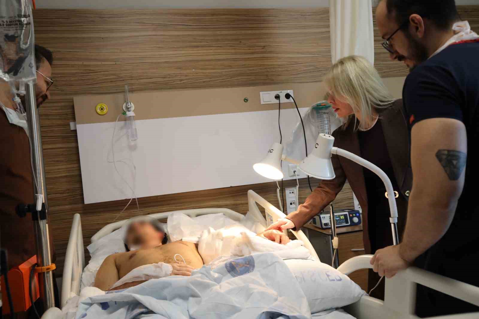 Kolu ve bacağı kopan hastalar 10 saatte aynı anda ameliyat edildi
