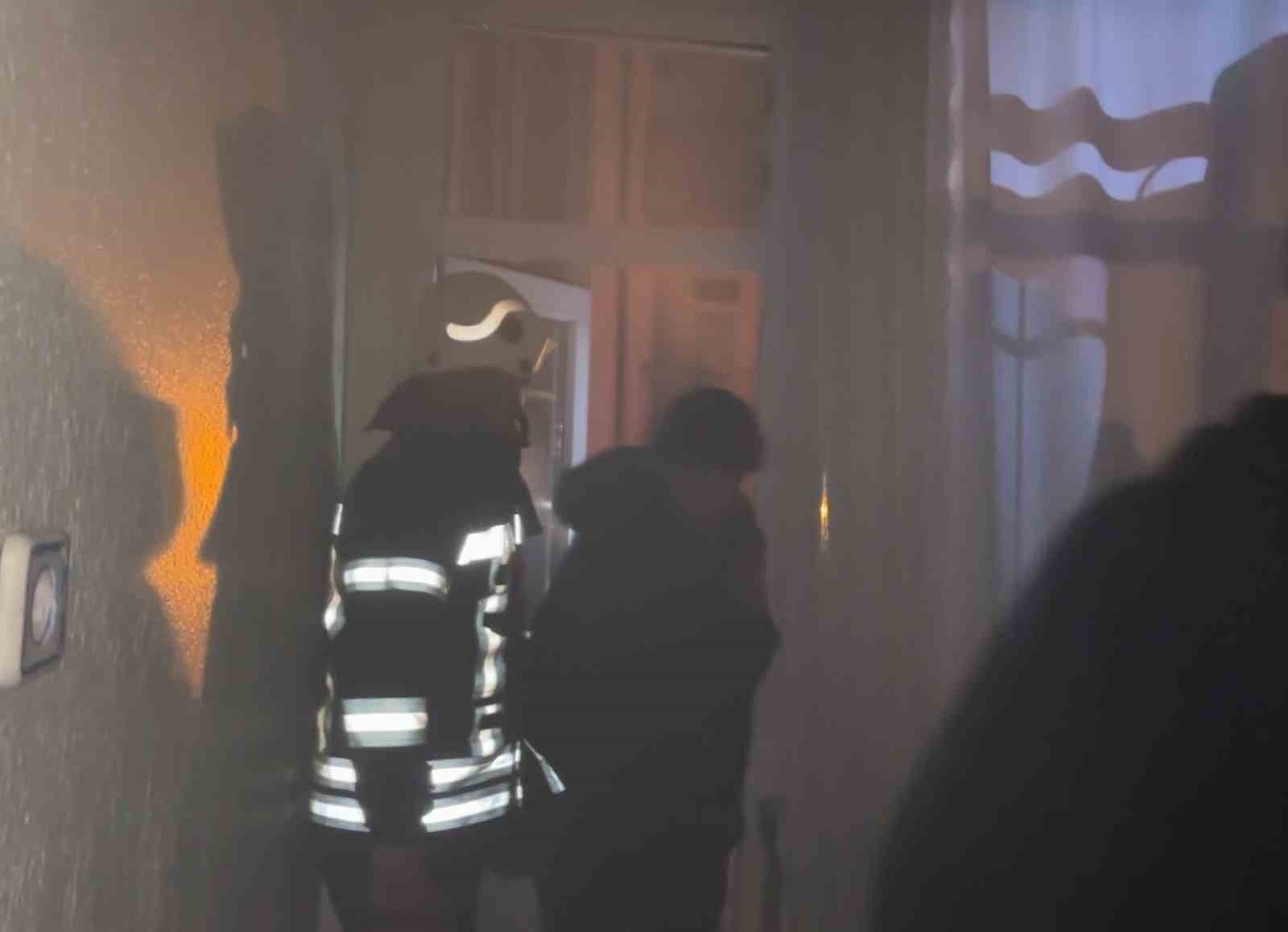 Kombiden çıkan yangın paniğe neden oldu
