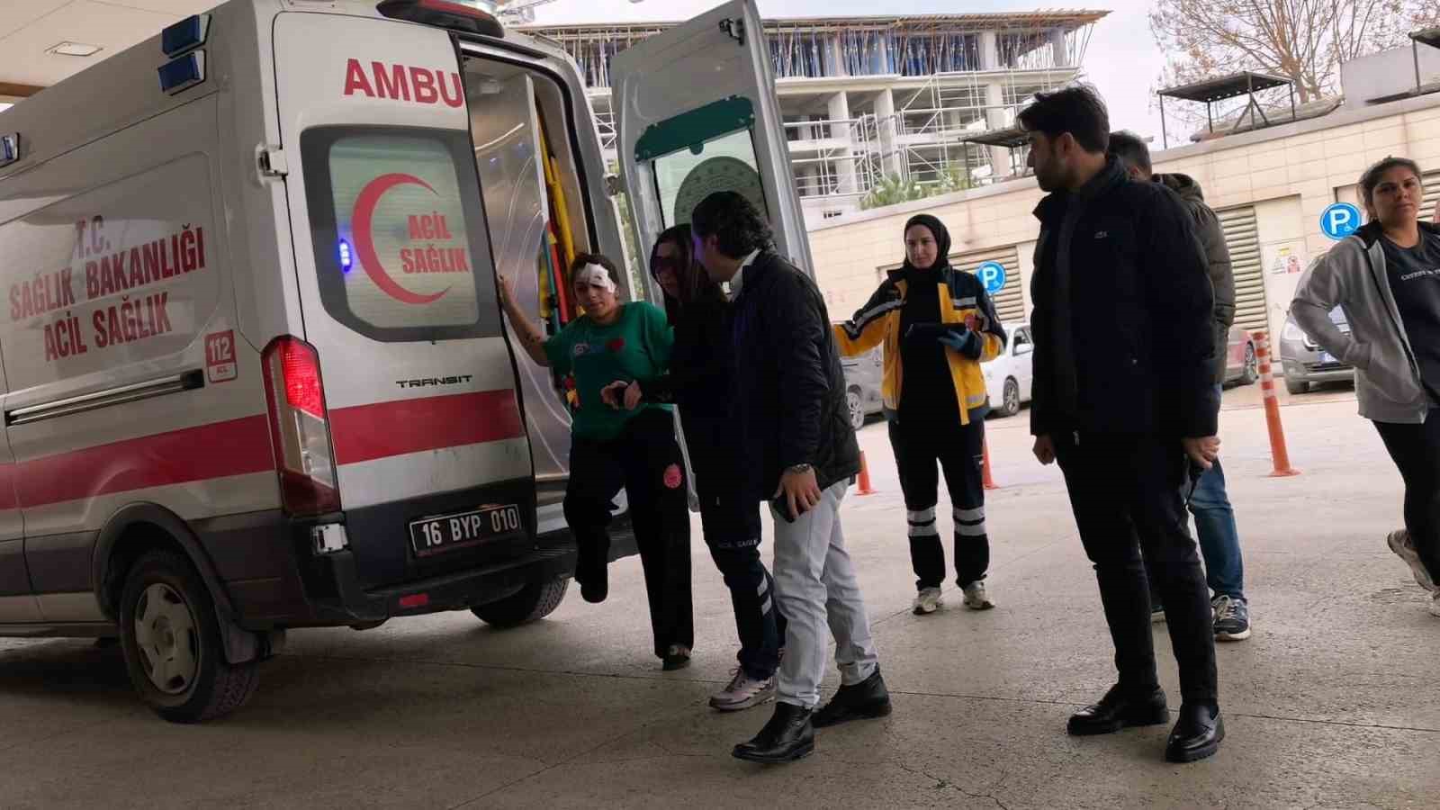 Komşu kavgasında 2 kadın yaralandı
