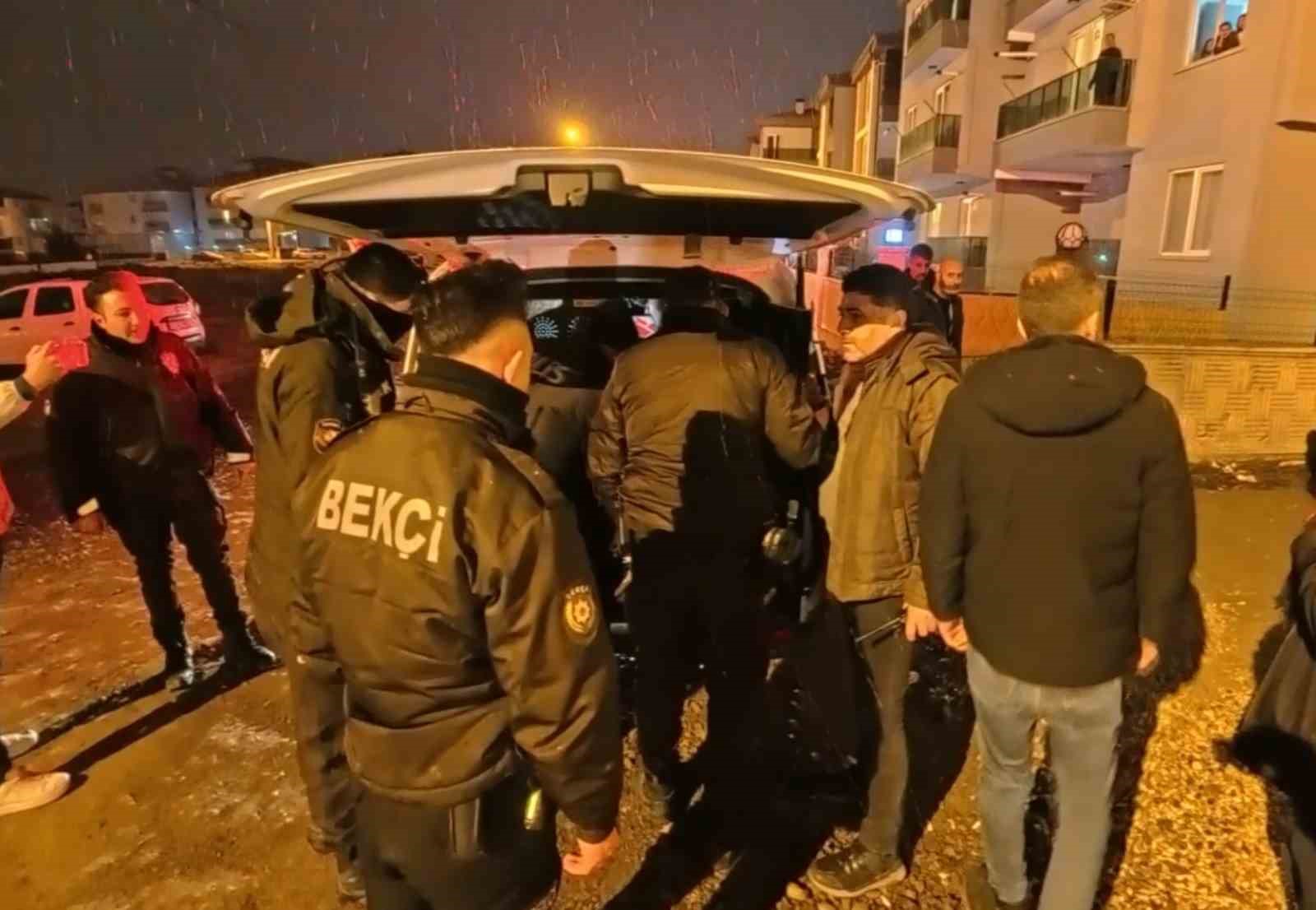 Komşuların gürültü tartışması tabanca ve bıçaklı kavgaya dönüştü: 7 gözaltı
