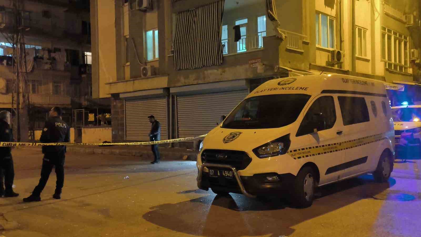 Komşuların tartışması silahlı kavgaya dönüştü: 2 yaralı
