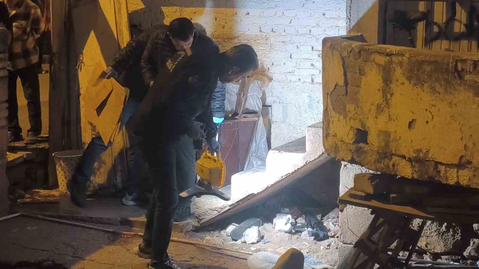 Komşuların tartışması silahlı kavgaya dönüştü: 2 yaralı
