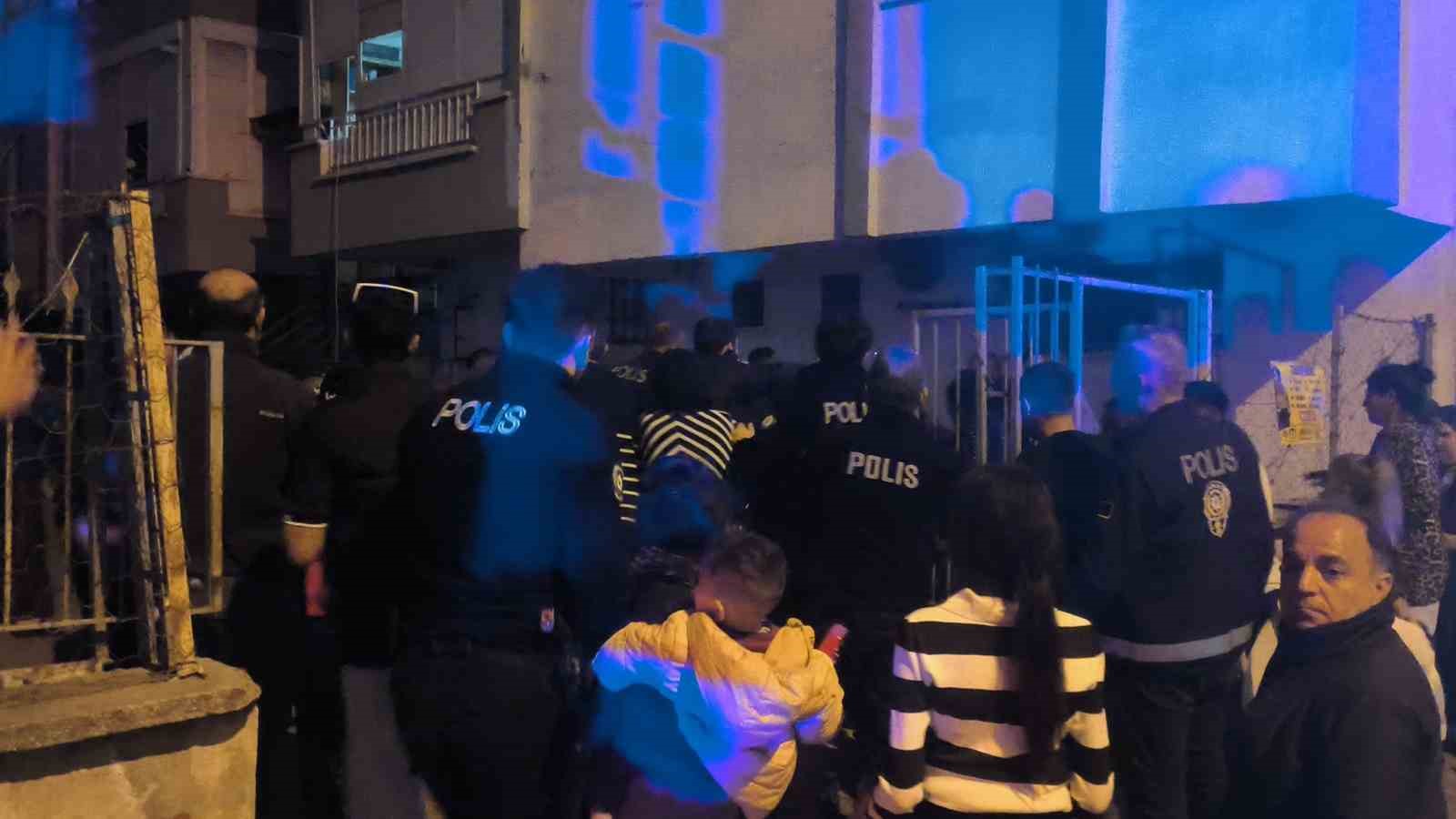 Komşuların tartışması silahlı kavgaya dönüştü: 2 yaralı
