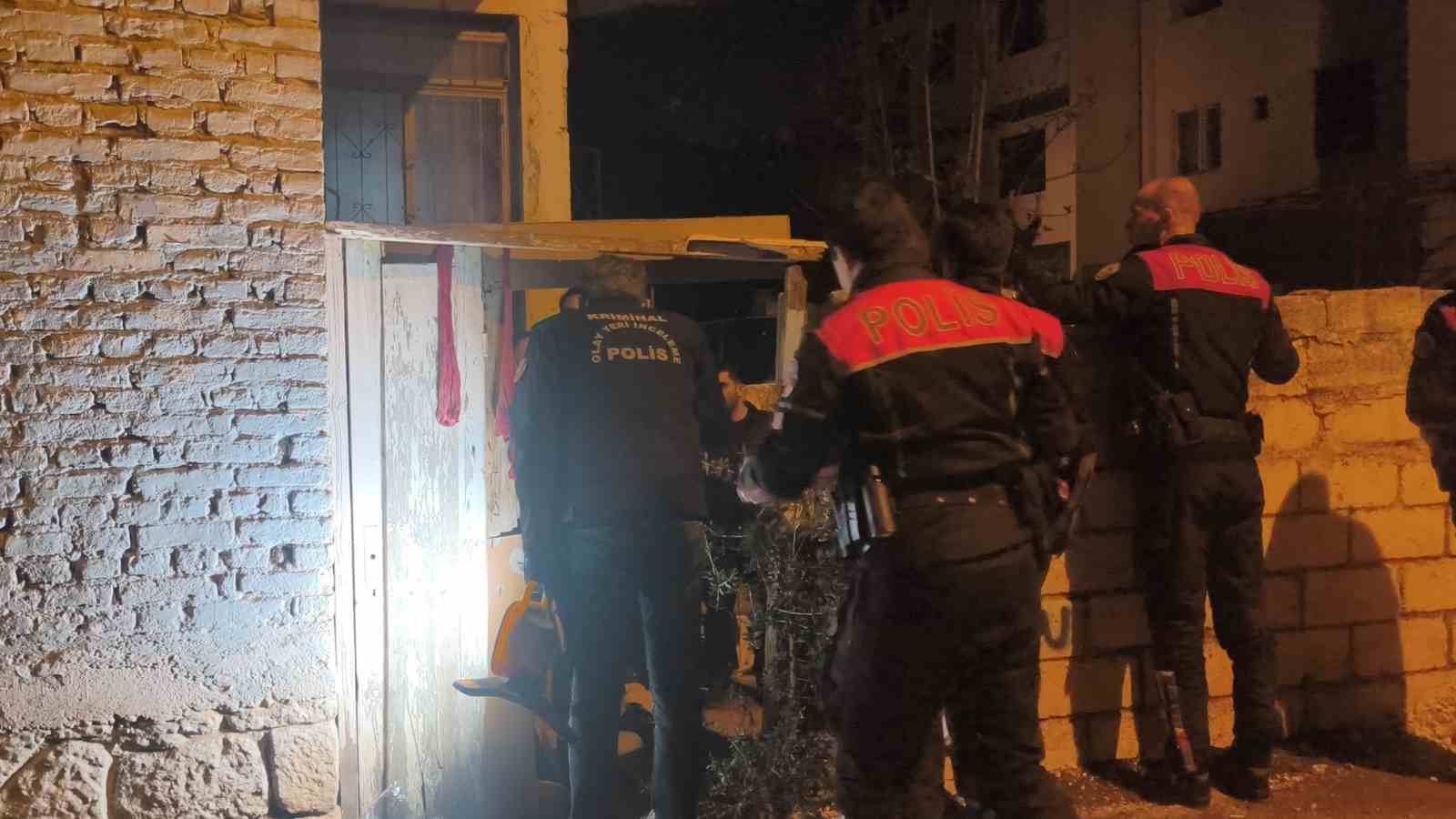 Komşuların tartışması silahlı kavgaya dönüştü: 2 yaralı
