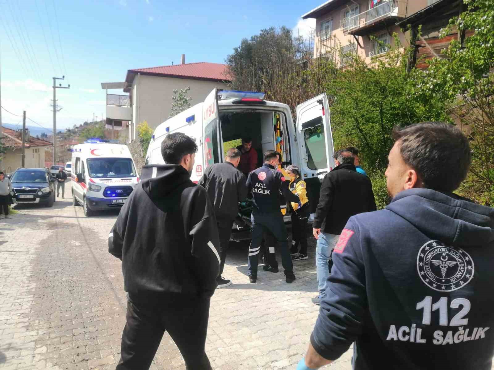 Komşusunu kurtarmak isterken yangının ortasında kaldı
