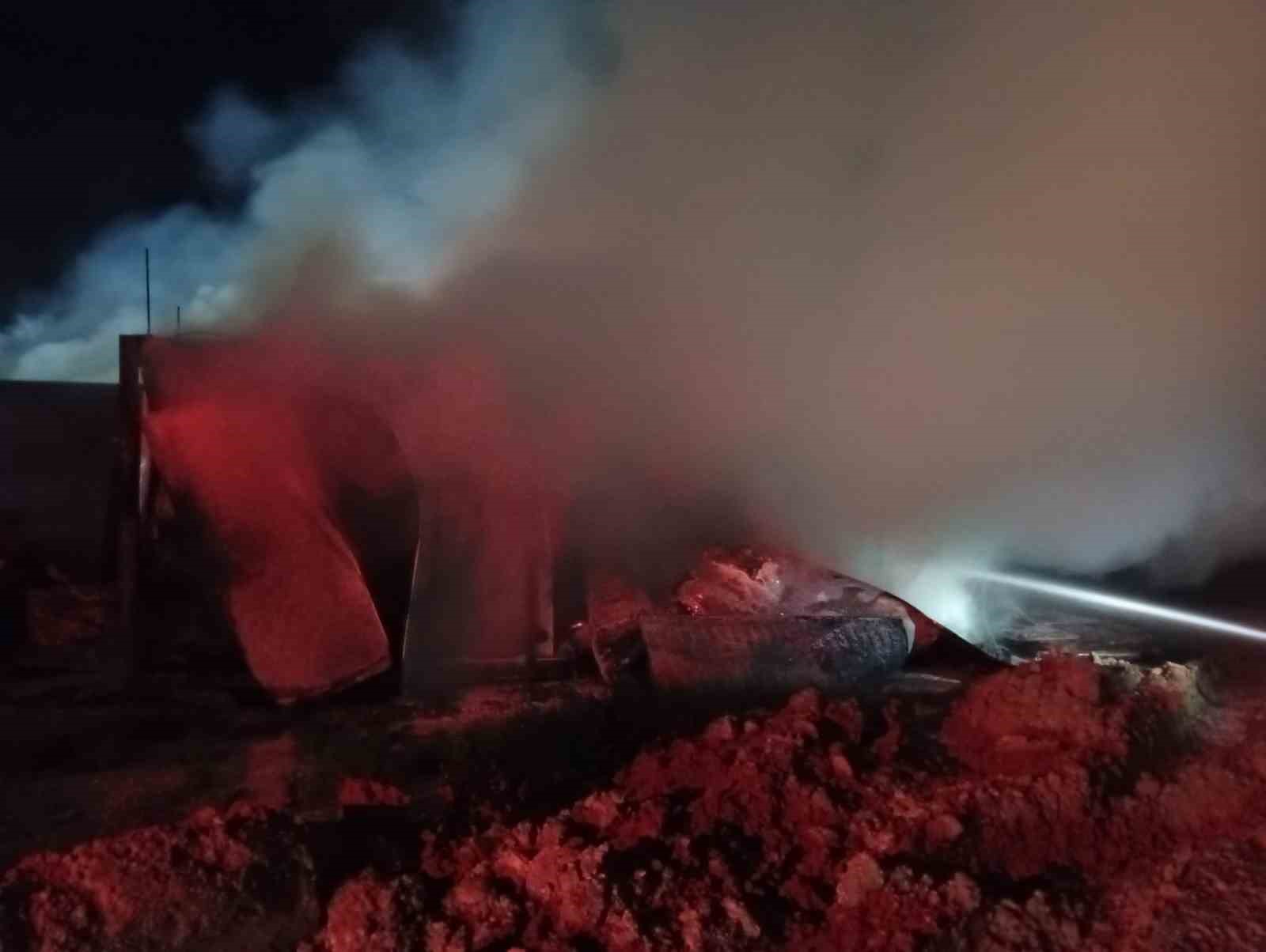 Konteyner yangınında 1 kişi öldü
