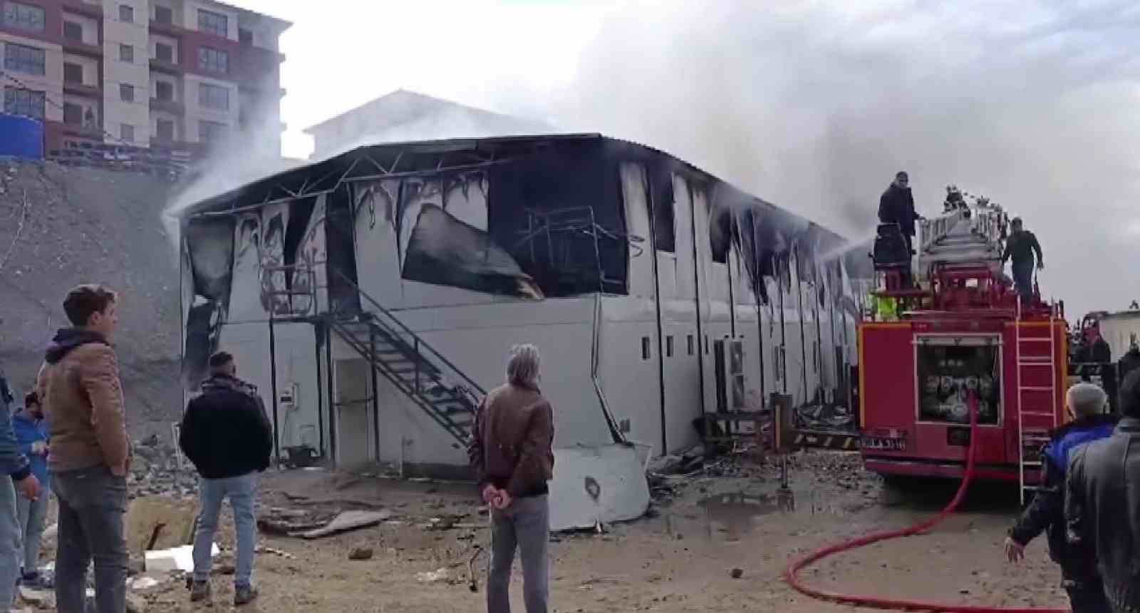Konteyner yatakhane alevlere teslim oldu
